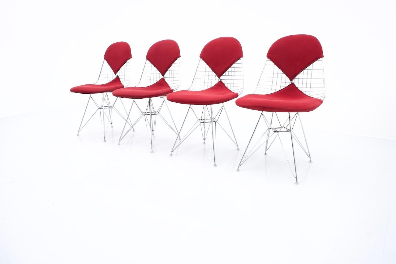 Mid-Century Modern 4 Charles & Ray Eames DKR Wire & Eiffel Side Chairs For Sale