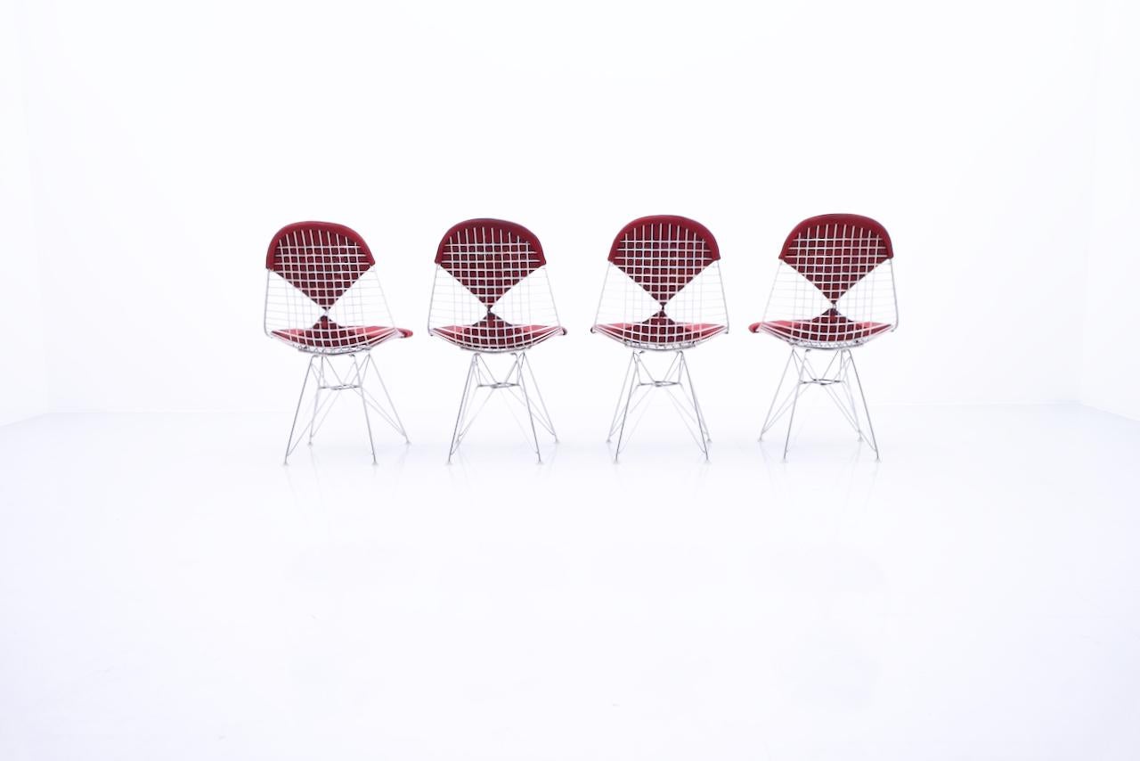 4 Charles & Ray Eames DKR Wire & Eiffel Side Chairs In Good Condition For Sale In Frankfurt / Dreieich, DE