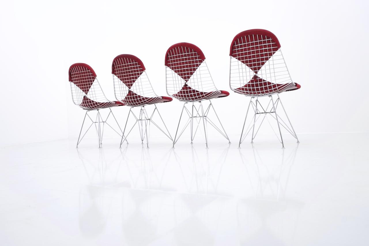 Late 20th Century 4 Charles & Ray Eames DKR Wire & Eiffel Side Chairs For Sale