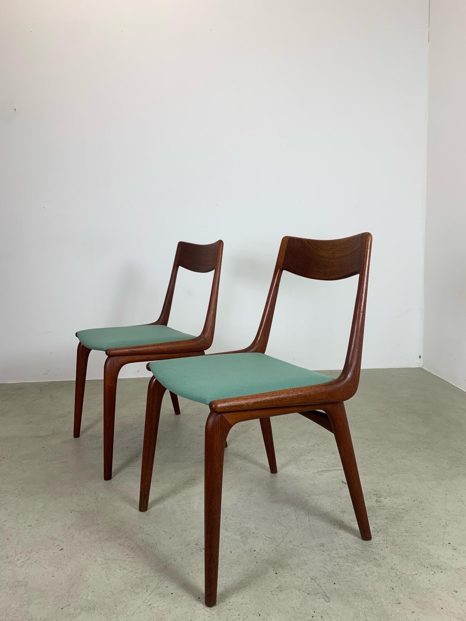 4x dänische Boomerang-Stühle aus Teakholz von Alfred Christensen, 1950er Jahre, restauriert (Kunstleder) im Angebot