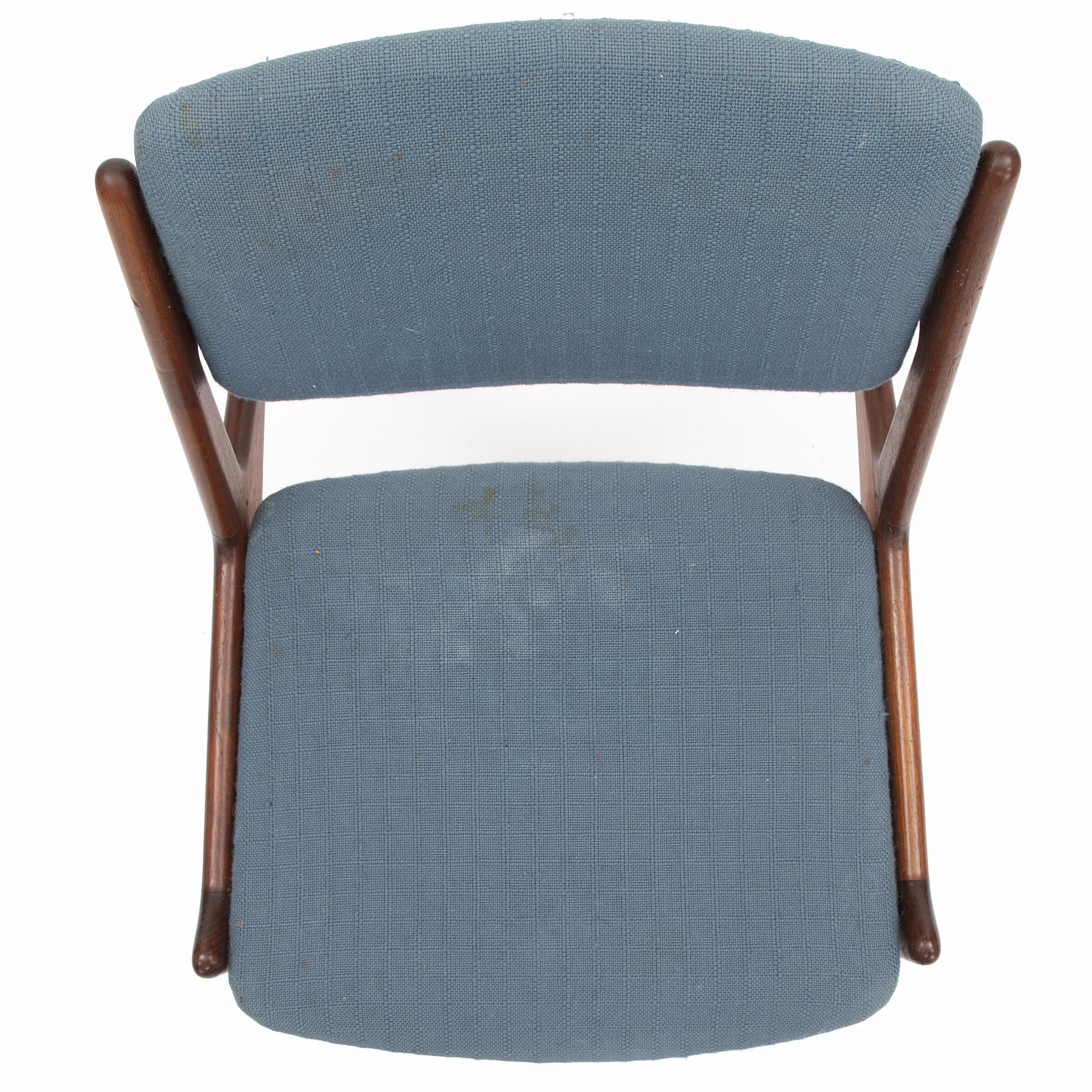 Un ensemble rare de quatre chaises de salle à manger par Arne Vodder, modèle Ella.
Fabriqué au Danemark, dans les années 1950, par Asbjørn-Mobler.
Ils présentent une forme unique avec un dossier organique et des pieds en acier inoxydable. 
bois