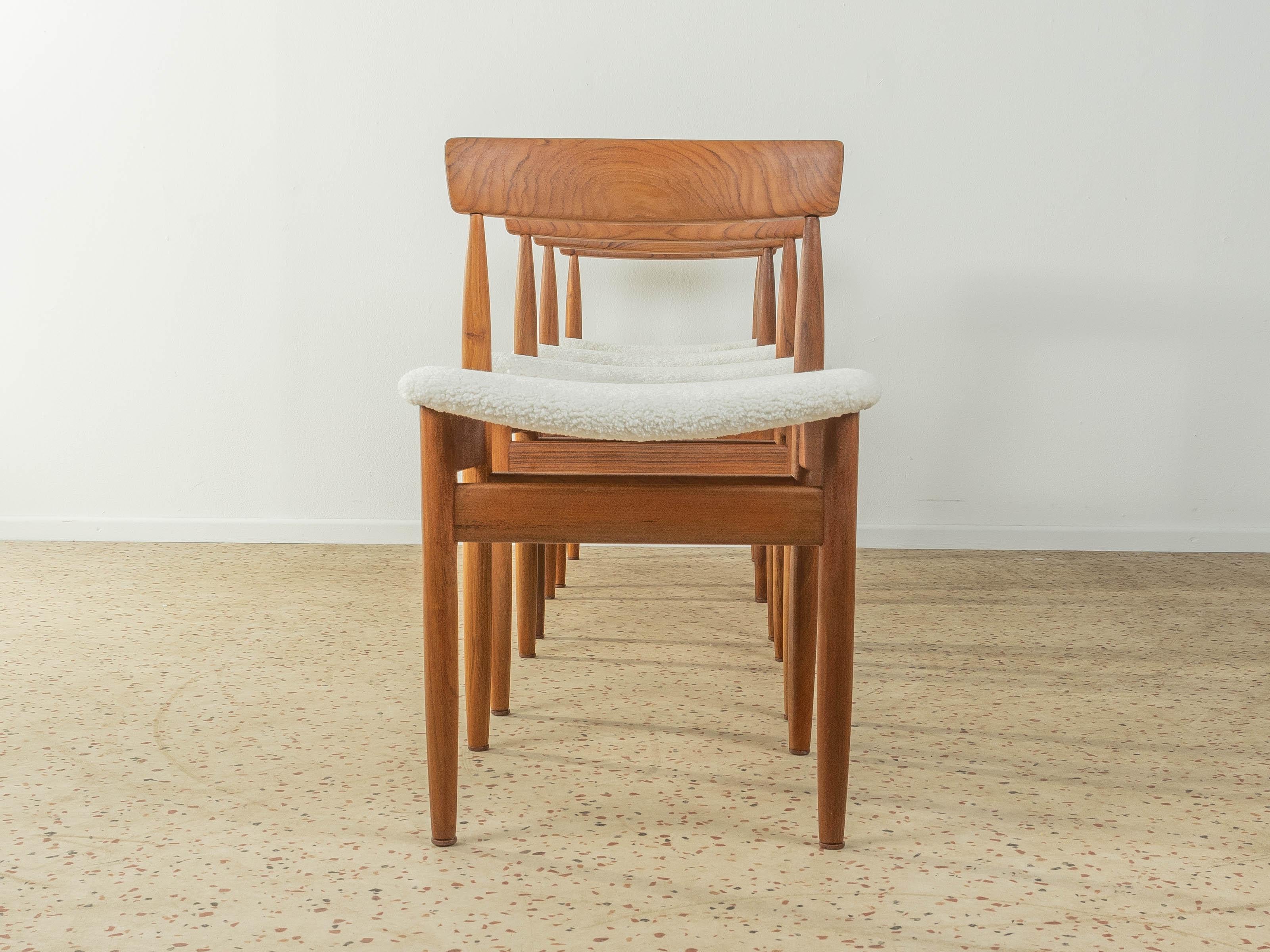 Wonderful chair set from the 1960s. Solid teak frame. The seats have been reupholstered and covered with a high-quality teddy fabric in off white. The offer includes 4 chairs.

Quality Features:
 accomplished design: perfect proportions and