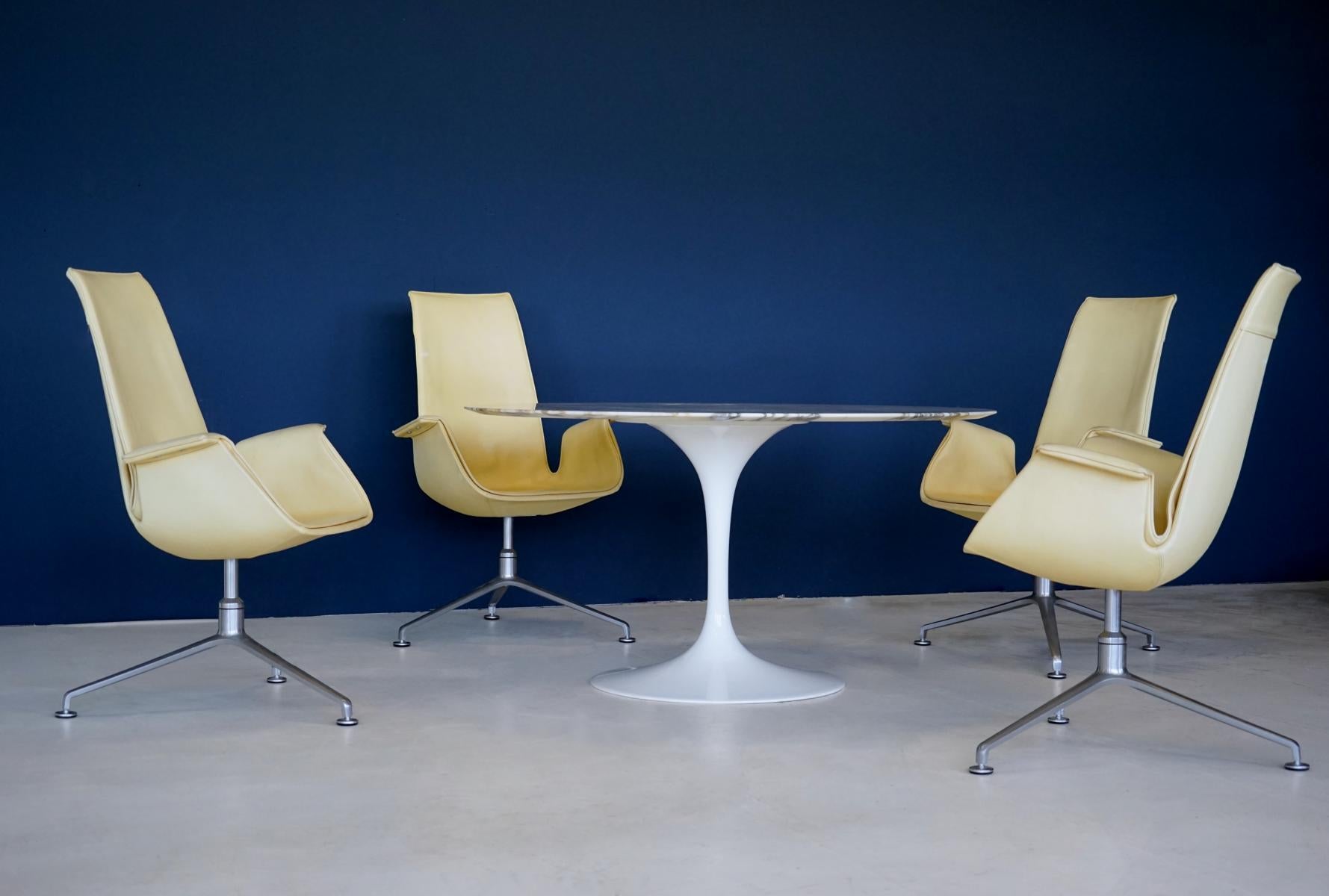 Set of 4 Fabricius & Kastholm Tulip Chair Model FK 6725

The Tulip chair, model FK 6725, was designed in 1964 by Fabricius & Kastholm for Kill International. 
This set of 4 is in a very good original condition.