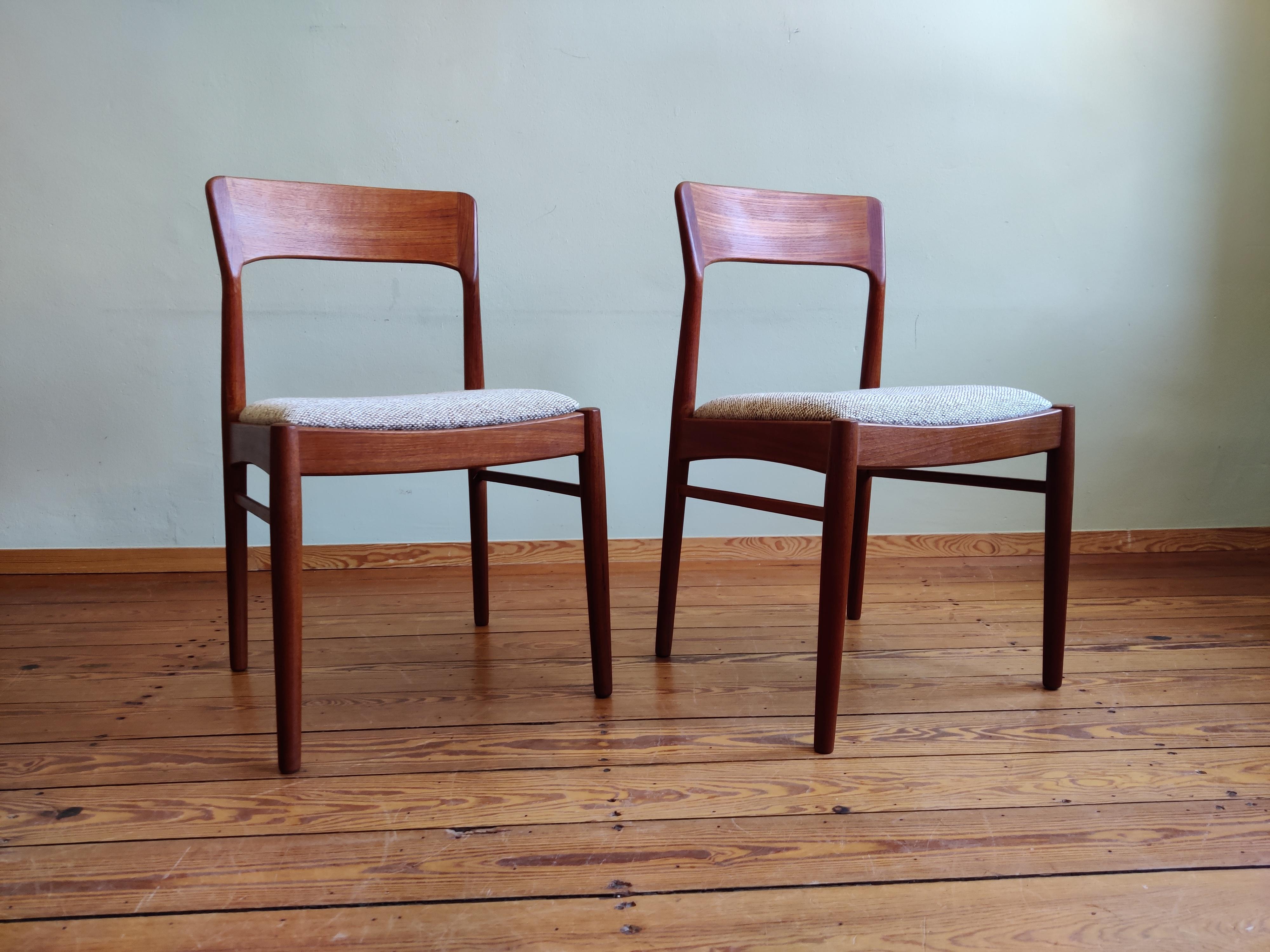 Set of 4 Diningchiars by H. Kjearnulf from the 1960s. 

Very nice condition, almost no signs of use visable. The Teak wood shows no mentionable traces of use,  the textile looks and feels great, all chairs are rocksolid.

The chairs would be
