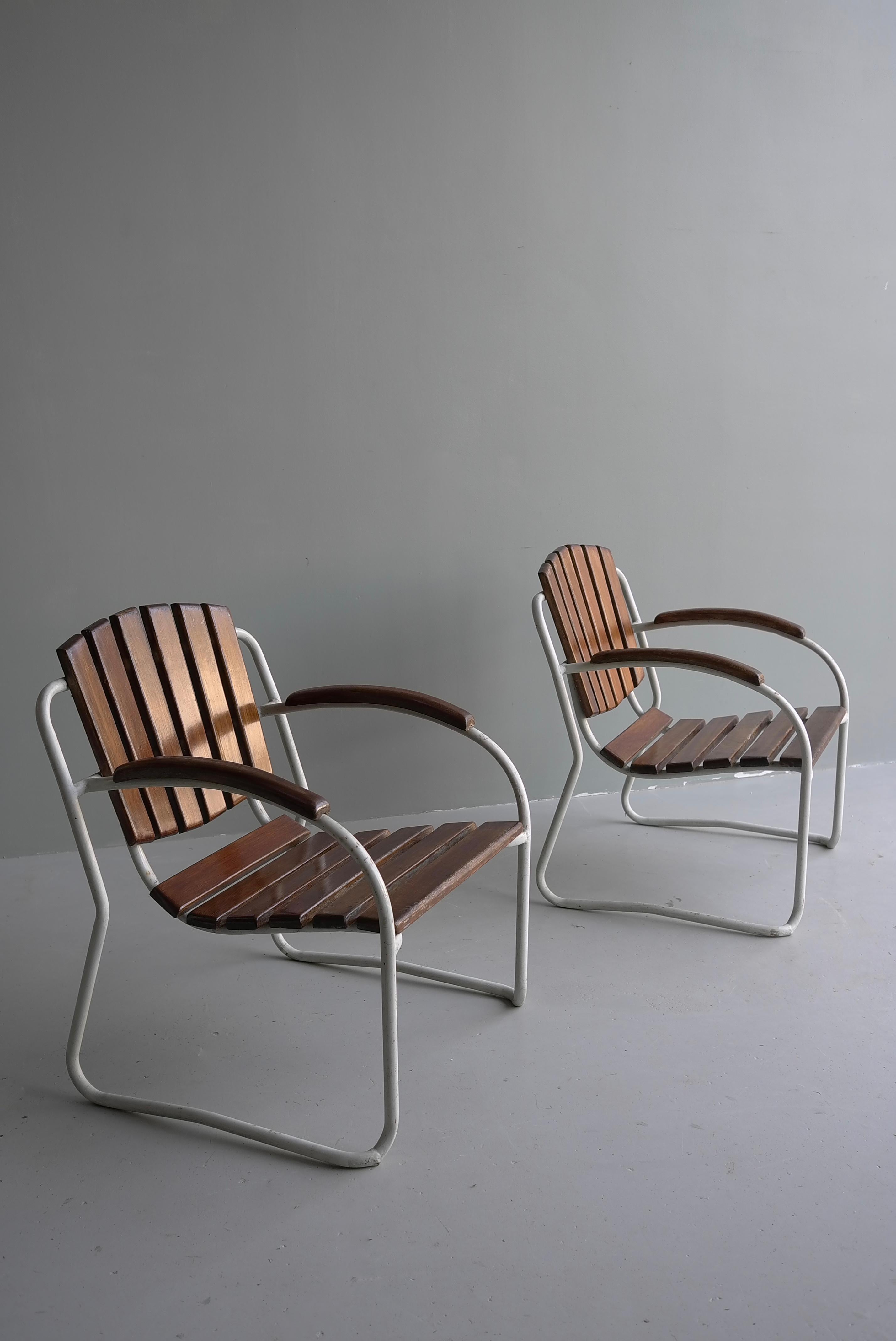 Bauhaus 4x chaises de jardin empilables à cadre tubulaire et lattes, années 1930 en vente