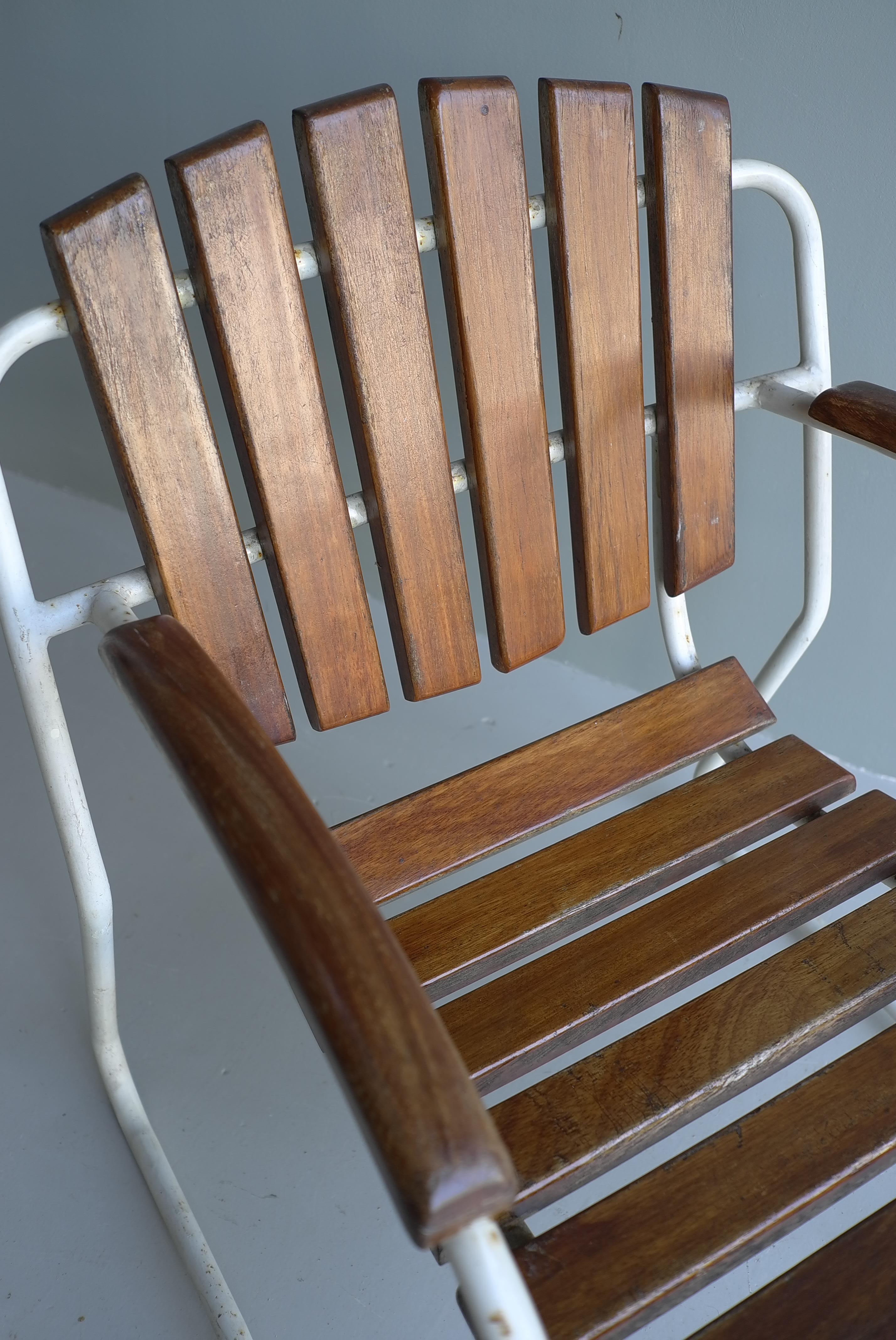 Milieu du XXe siècle 4x chaises de jardin empilables à cadre tubulaire et lattes, années 1930 en vente