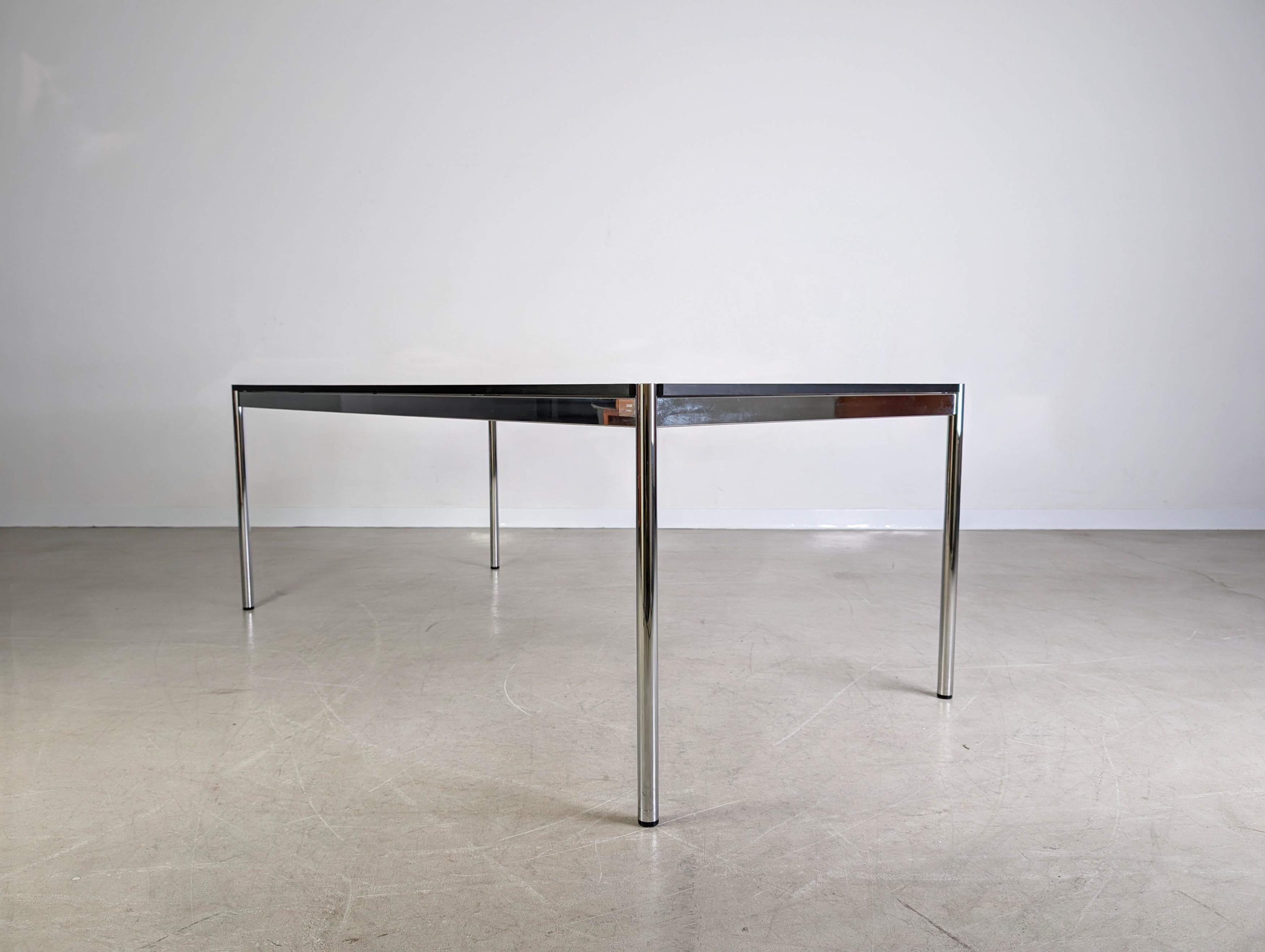 4x Usm Haller Tisch Kunstharz weiß Schreibtisch MwSt perlgrau In condizioni buone in vendita a Berlin, DE