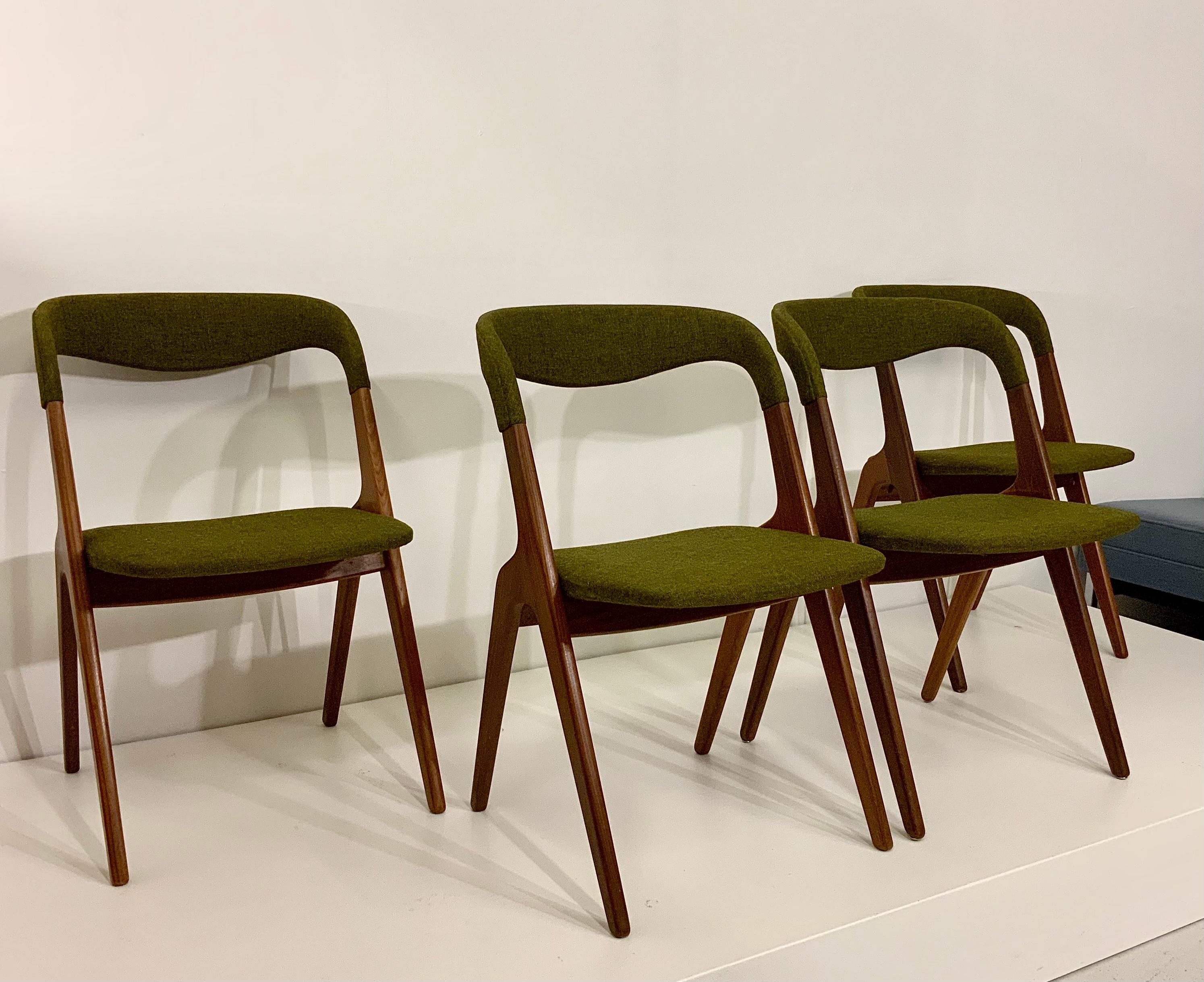 This offer is for a set of four very rare vintage sculptural Danish design classic dining chairs.

+ Classic Danish Scandinavian Modern upholstered iconic chairs with frame in solid teakwood, well padded and with solid structure.
+ Fabric cover