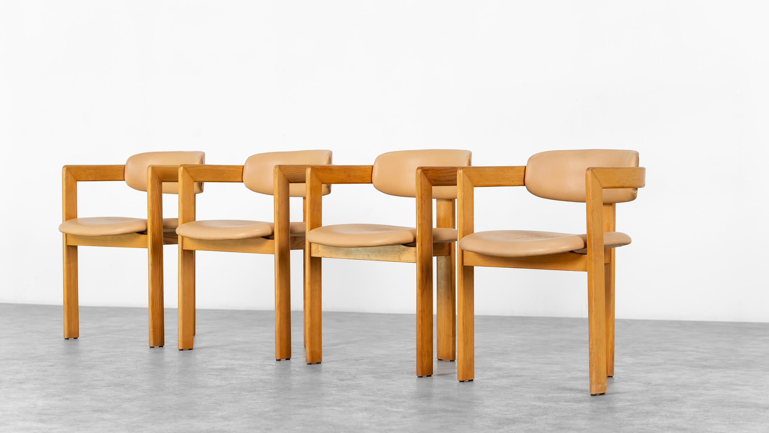 italien 4x Chaises de salle à manger vintage en pin massif - 1970 Italie à la Scarpa Savini Pozzi en vente