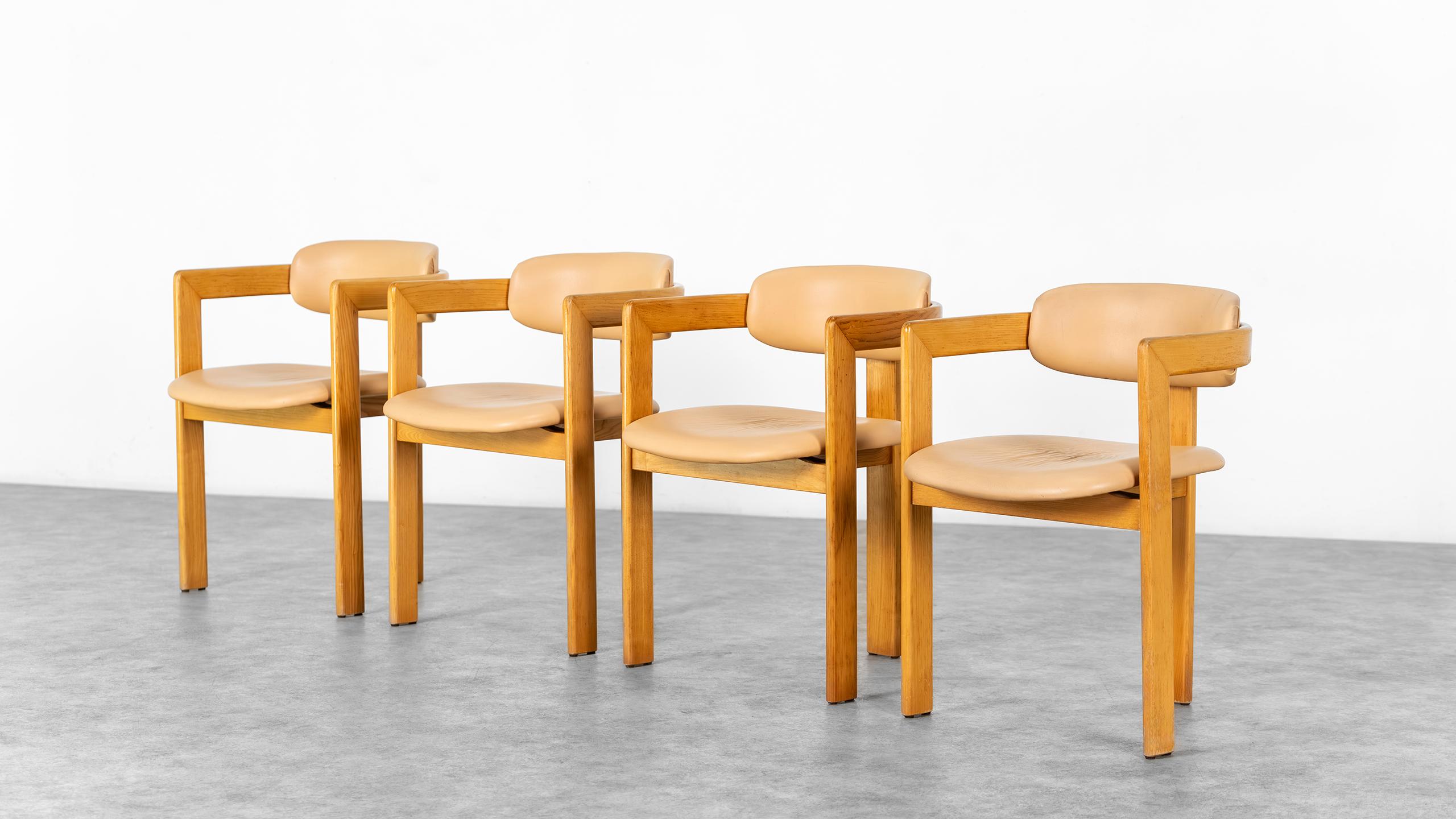 Fait main 4x Chaises de salle à manger vintage en pin massif - 1970 Italie à la Scarpa Savini Pozzi en vente