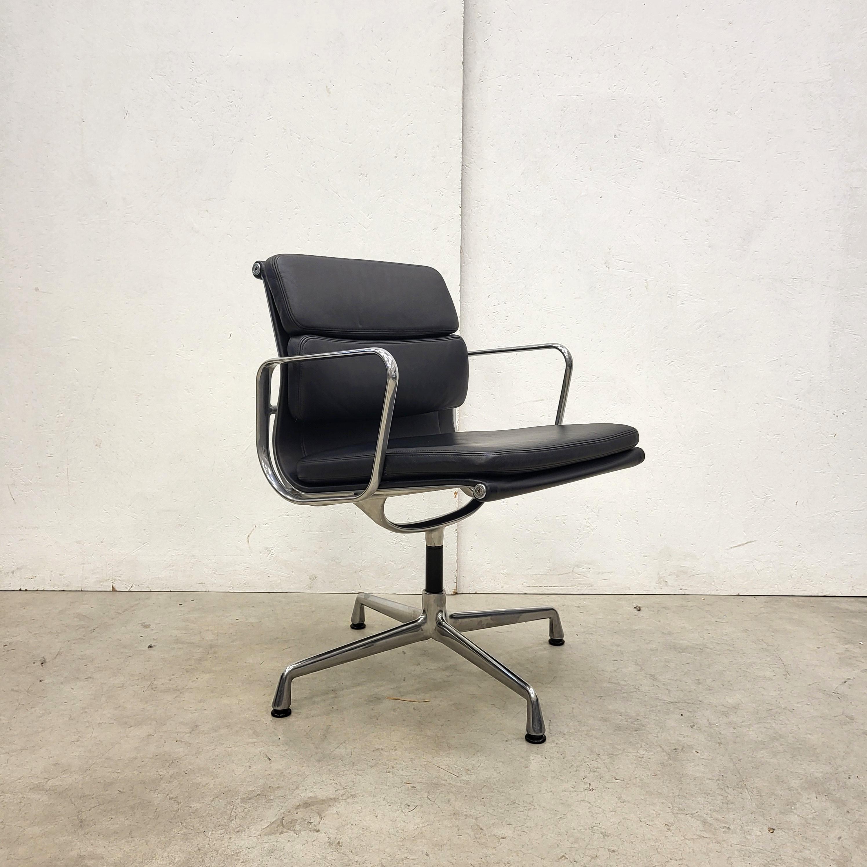American 4x Vitra EA208 Soft Pad Office Chair by Charles Eames, 2006 Model