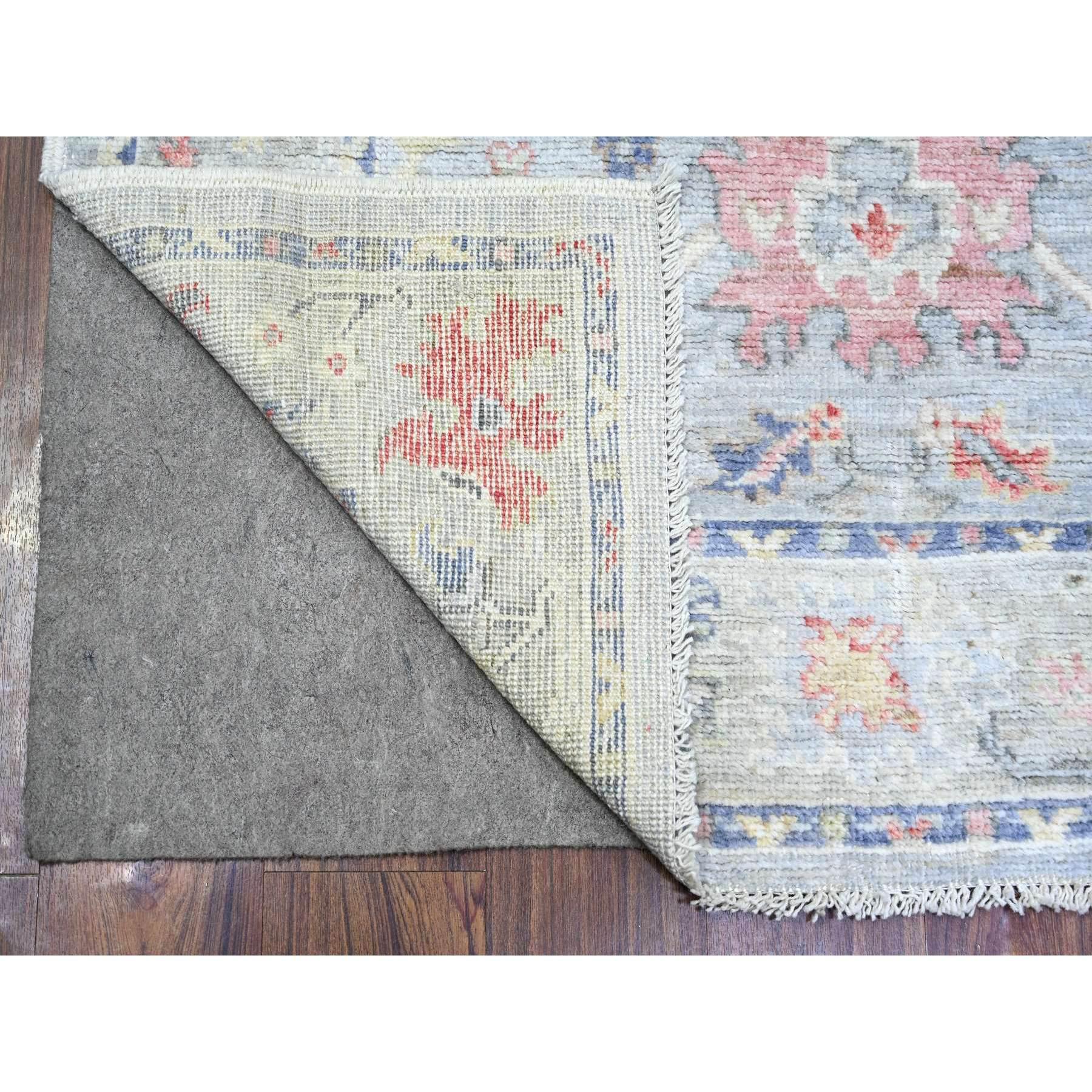 Cadet Gray, Tappeto afgano d'angora Oushak con motivi colorati e tinture naturali, Knots Rugs in pura lana annodato a mano, ampio runner orientale
Materiali primari: Lana
Lattice: No Pile 
altezza: 0,25 pollici
Stile: Di transizione
Colore primario:
