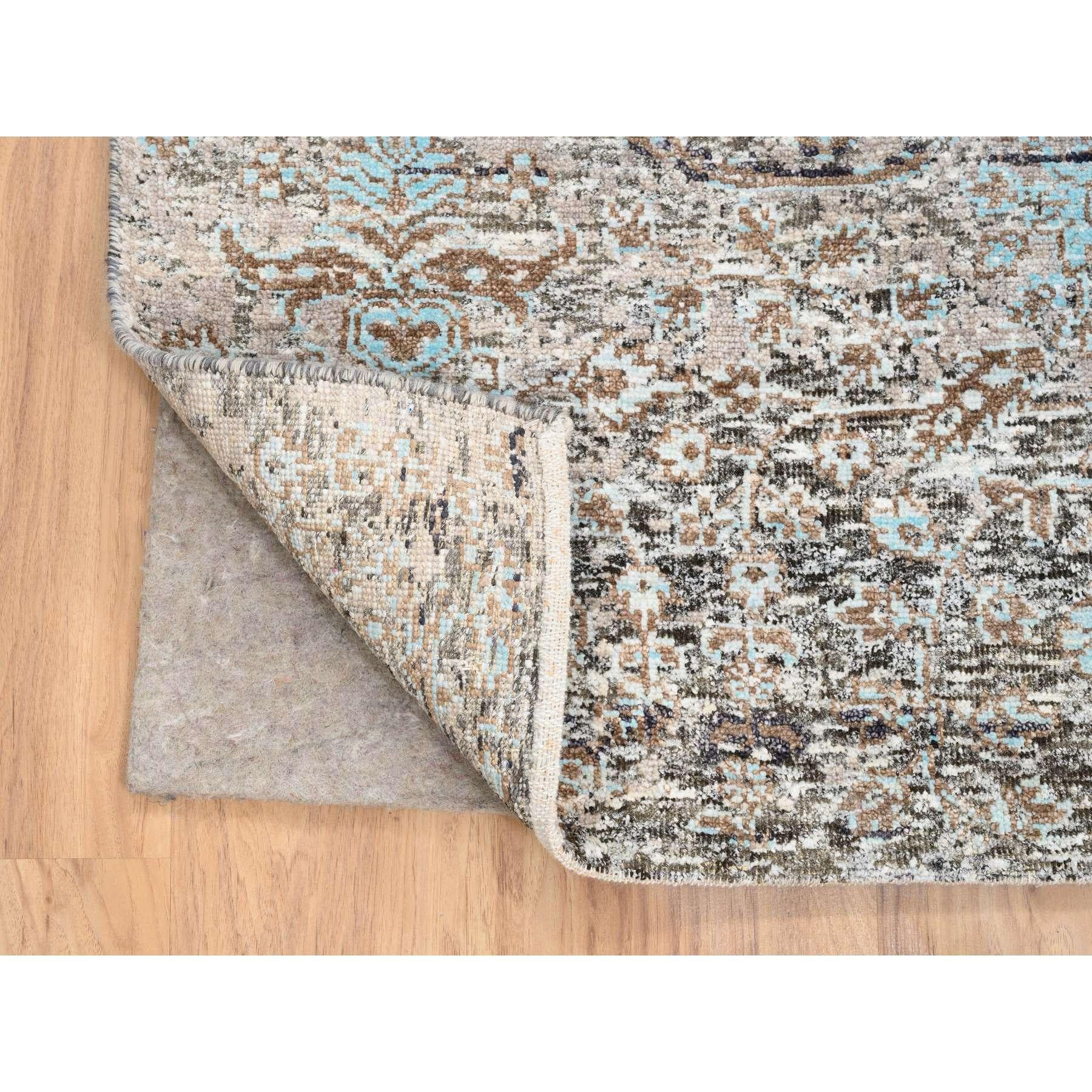 Indien 4'x10' Tapis de course large en soie et laine nouée à la main, design transitionnel gris en vente
