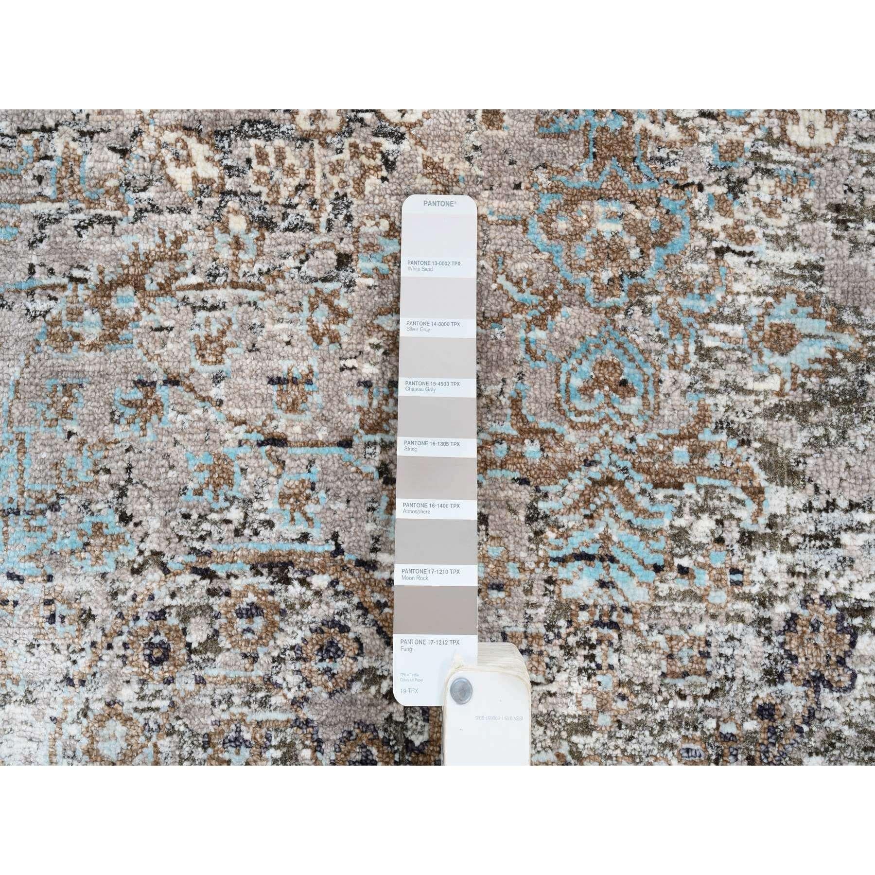 Noué à la main 4'x10' Tapis de course large en soie et laine nouée à la main, design transitionnel gris en vente