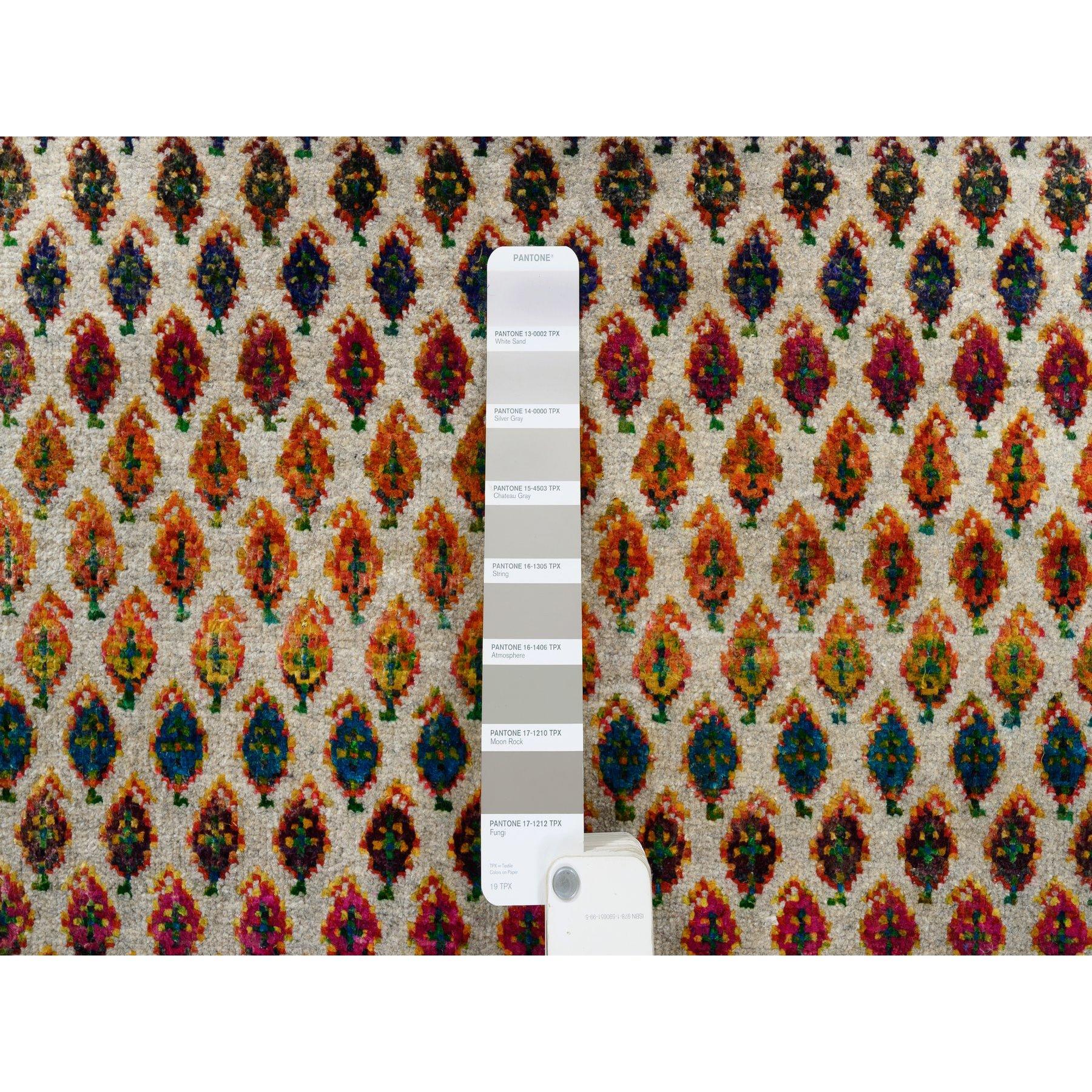 Indiano Tappeto Runner largo orientale 4'x10' annodato a mano in lana Sarouk beige e seta Sari in vendita