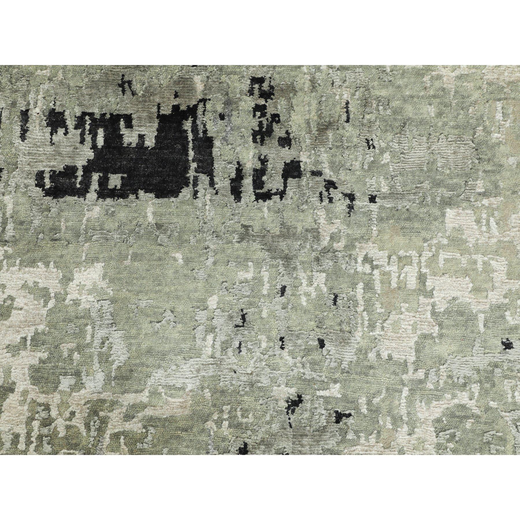 Noué à la main 4'x10' Wool And Silk Silver Blue Modern Abstract Design Hand Knotted Rug en vente