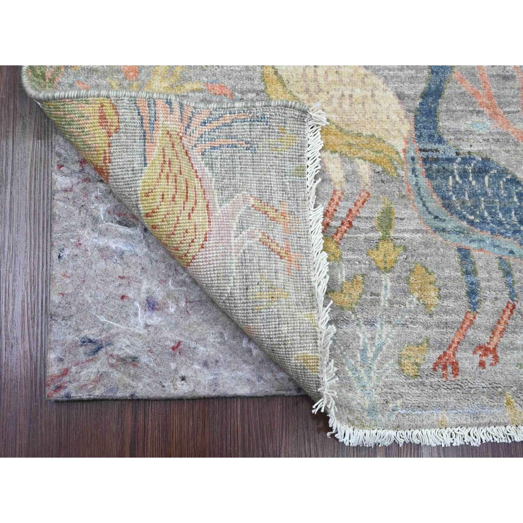 Grigio medio, Peshawar afgano con disegno di uccelli del paradiso, annodato a mano, lana morbida, tinture vegetali, runner largo, tappeto orientale
Materiali primari: Lana
Lattice: No Pile 
altezza: 0,25 pollici
Stile: Di transizione
Colore