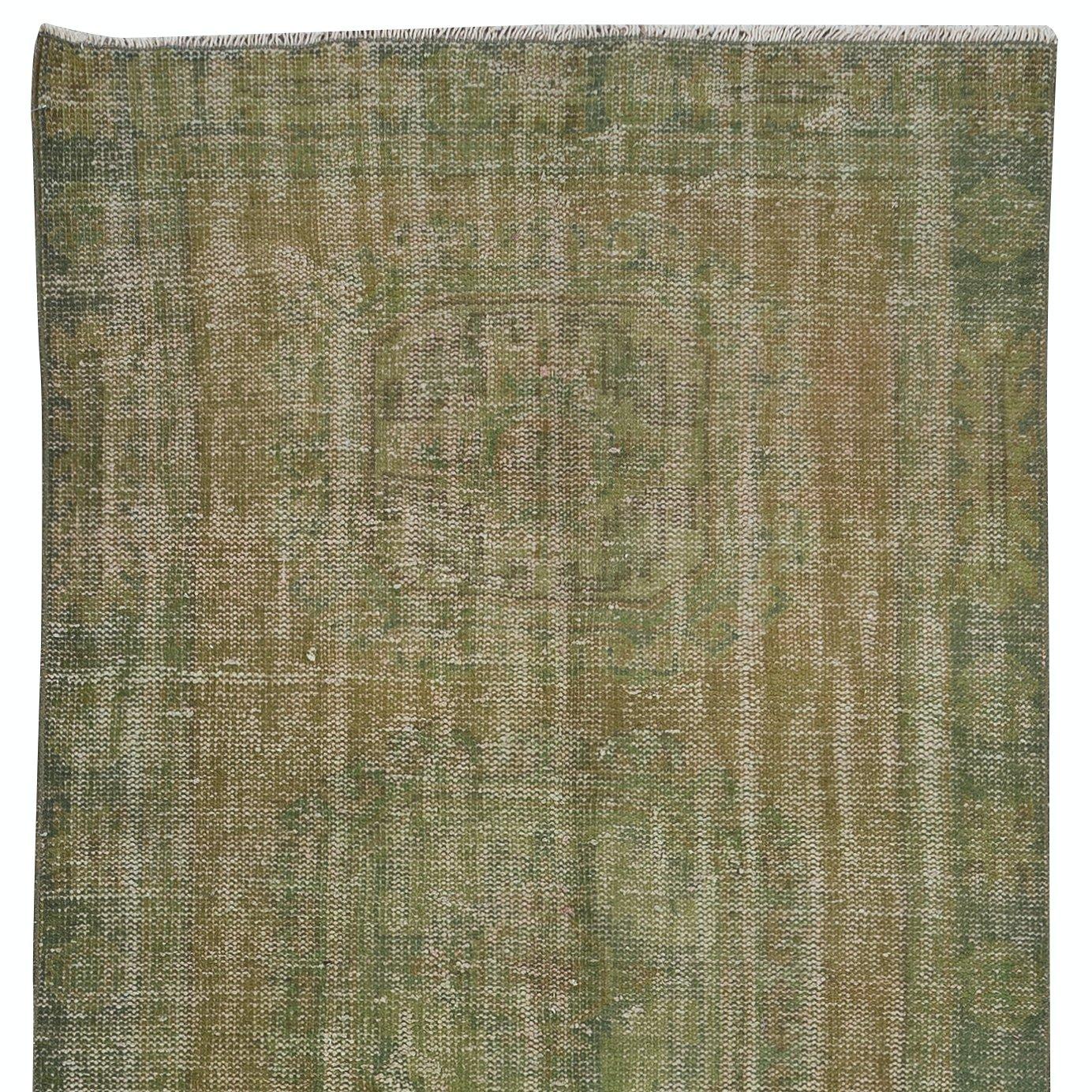 4x11 Ft Modern Turkish Runner Rug for Hallway. Handmade Corridor Carpet in Green In Good Condition For Sale In Philadelphia, PA