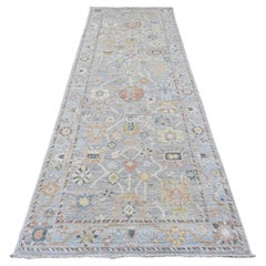Tappeto Runner in lana 4'x11'4" grigio annodato a mano in angora afghana Oushak con design floreale