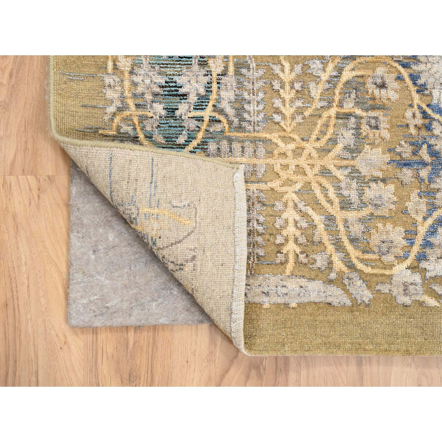Sarouk Farahan 4'x12' Brown, soie et laine texturée, noué à la main, chemin de table, tapis en vente