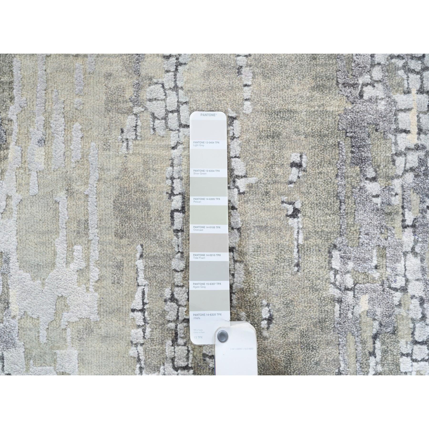 4'x12' Handgeknüpftes Abstraktes mit Mosaik-Design Graue Wolle und Seide Läufer Teppich (Indisch) im Angebot