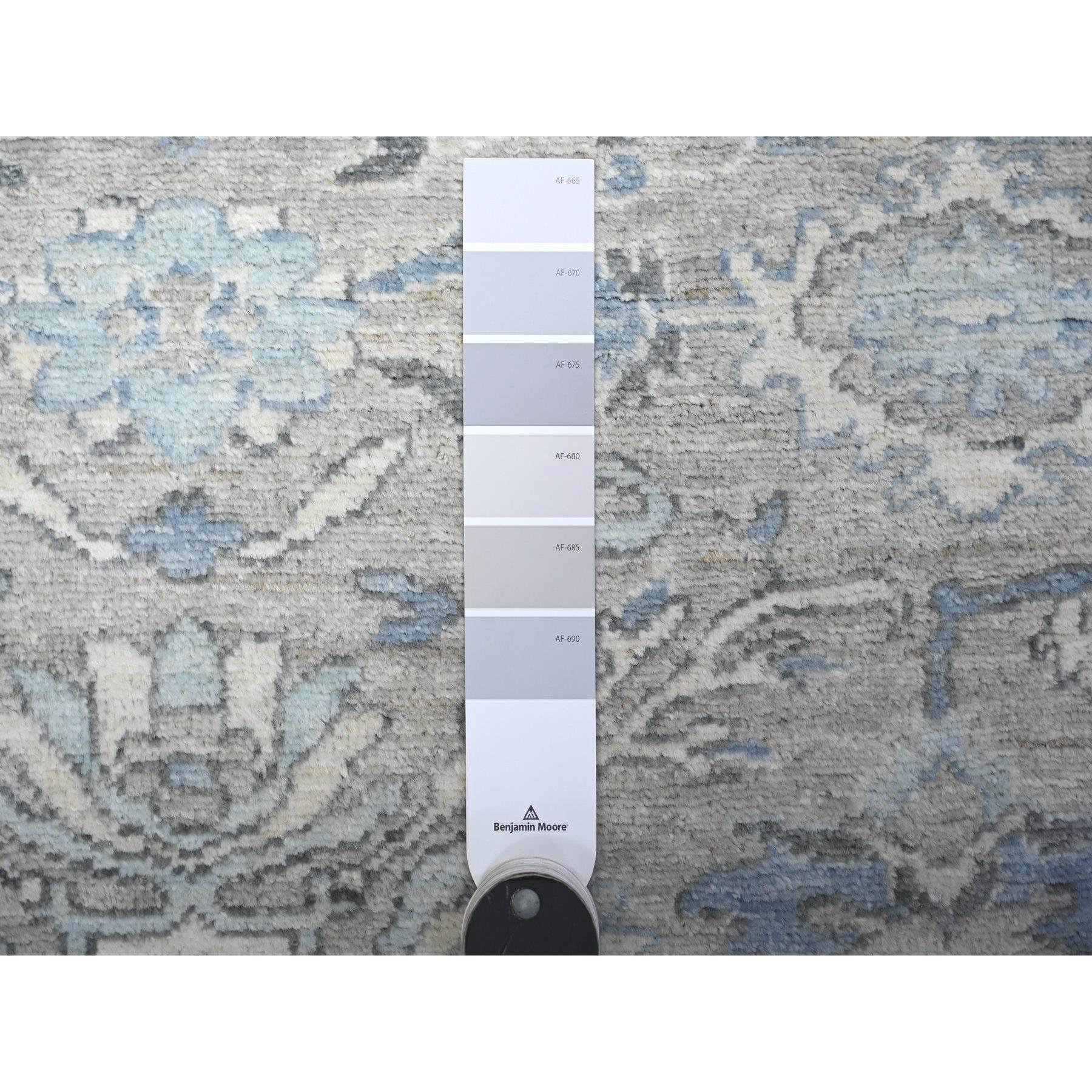 4'x12' Upward Gray Wolle Sickle Leaf Design Breiter handgeknüpfter Teppich mit Sickle Leaf Design (Heriz Serapi) im Angebot