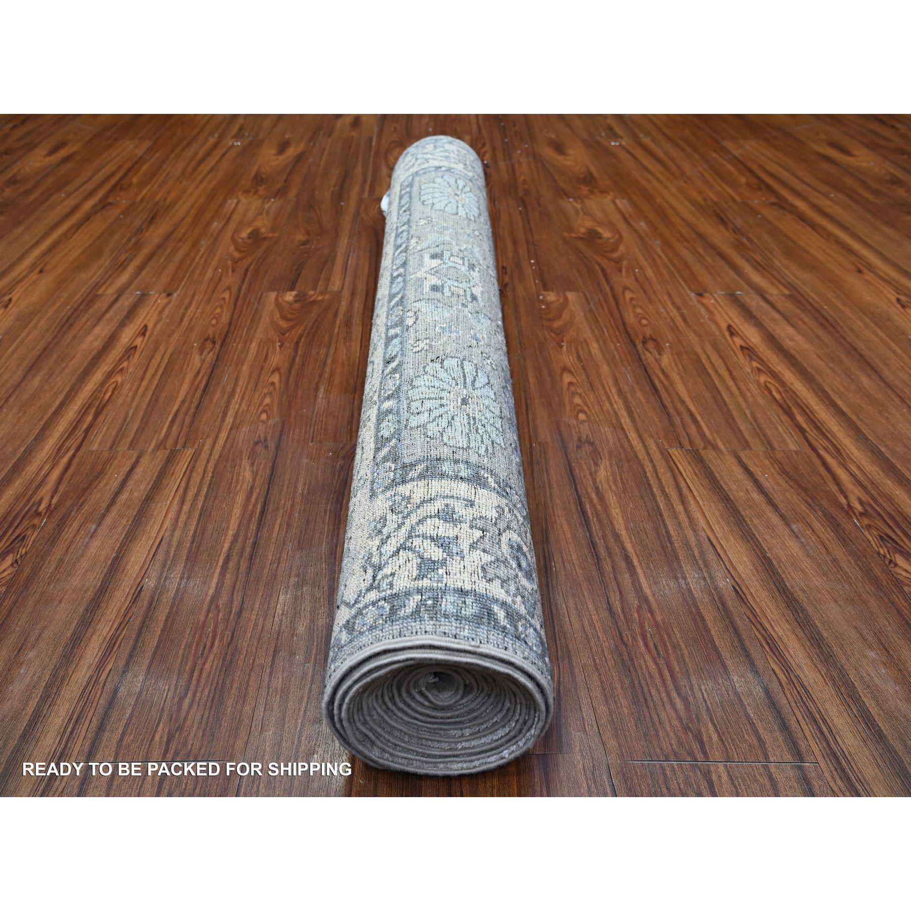 4'x12' Upward Gray Wolle Sickle Leaf Design Breiter handgeknüpfter Teppich mit Sickle Leaf Design (Afghanisch) im Angebot