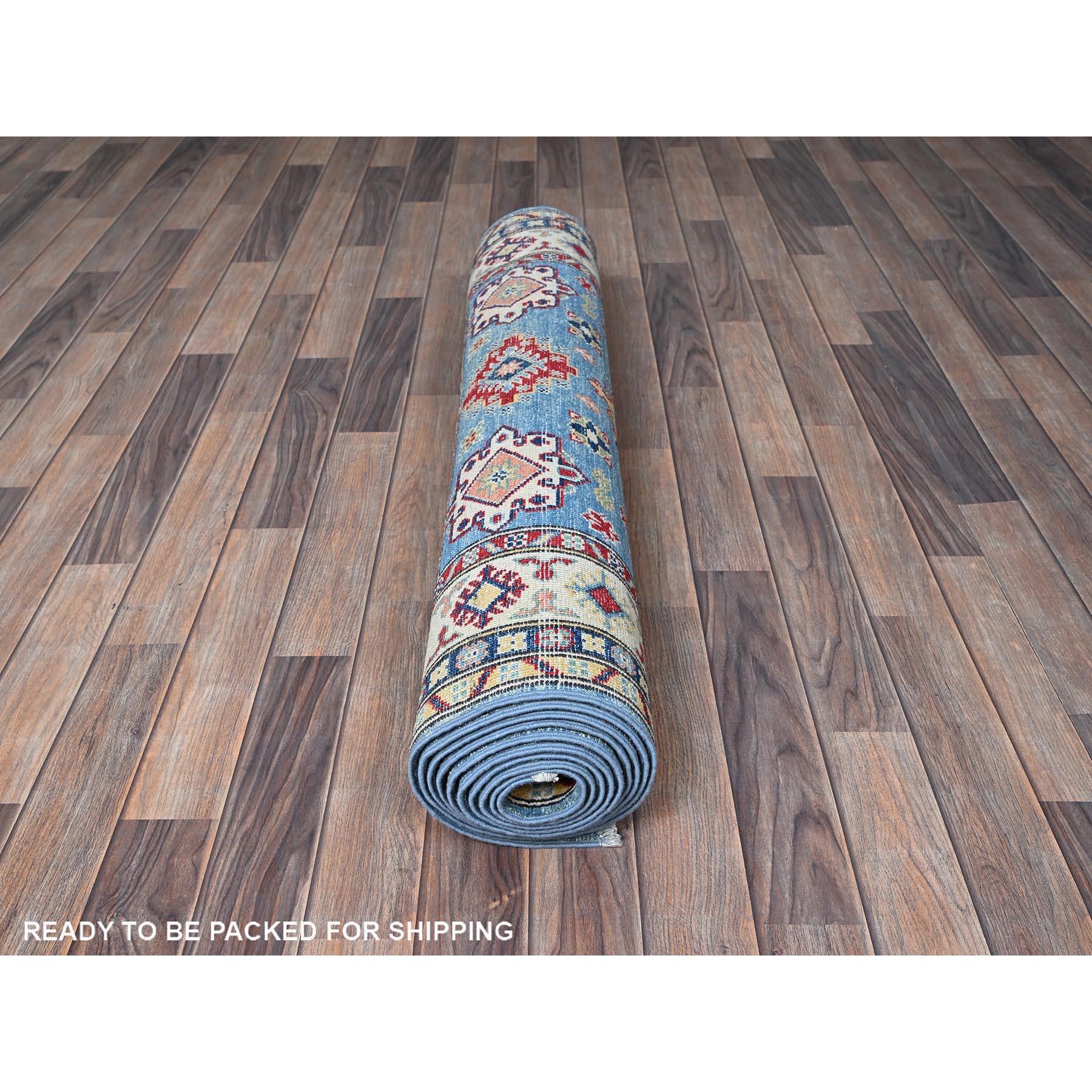 4'x13' Blauer Kazak mit geometrischem Design Handgeknüpfter Woll-Läufer Orientteppich im Zustand „Neu“ im Angebot in Carlstadt, NJ