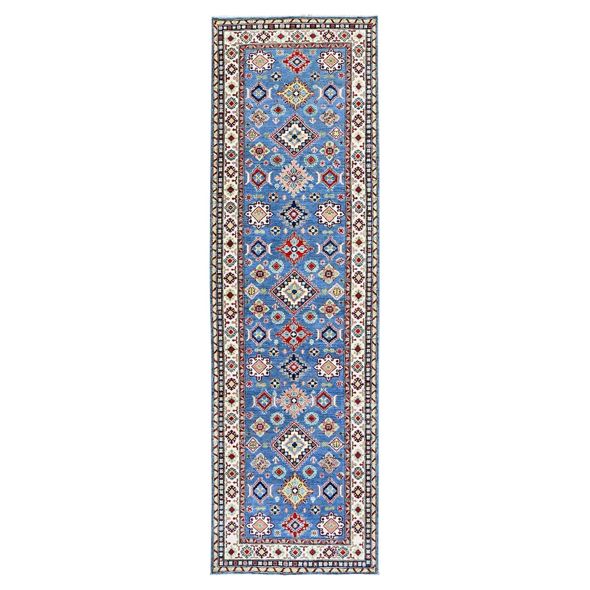 4'x13' Blauer Kazak mit geometrischem Design Handgeknüpfter Woll-Läufer Orientteppich im Angebot