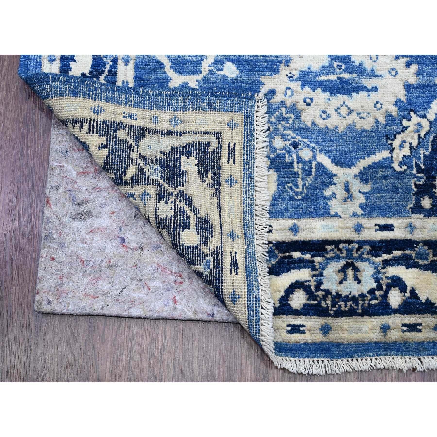 Imperial Blau, Handgeknüpft, Afghanischer Angora Oushak mit All Over Leaf Design, Pflanzenfarben, 100% Wolle, Breiter Läufer, Orientteppich
Primäre MATERIALIEN: Wolle
Latex: Kein Flor 
Höhe: 0,25 Zoll
Stil: Transitional
Grundfarbe: