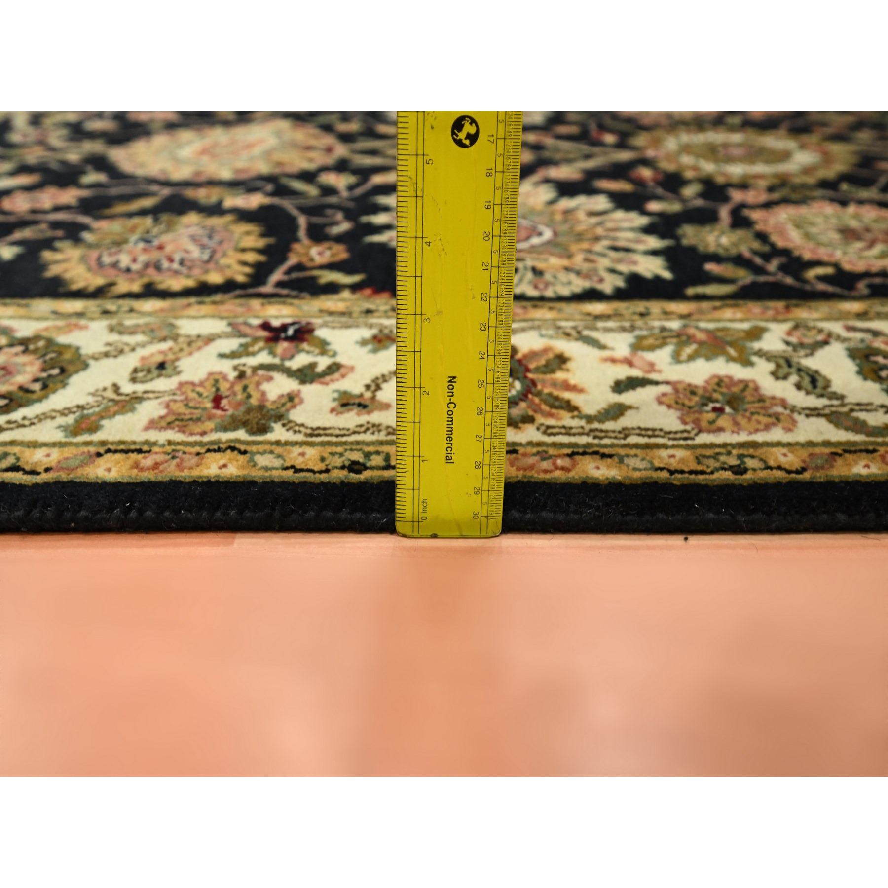 Tappeto Runner XL nero Rajasthan Leaf Design annodato a mano in lana e seta 4'x15'9