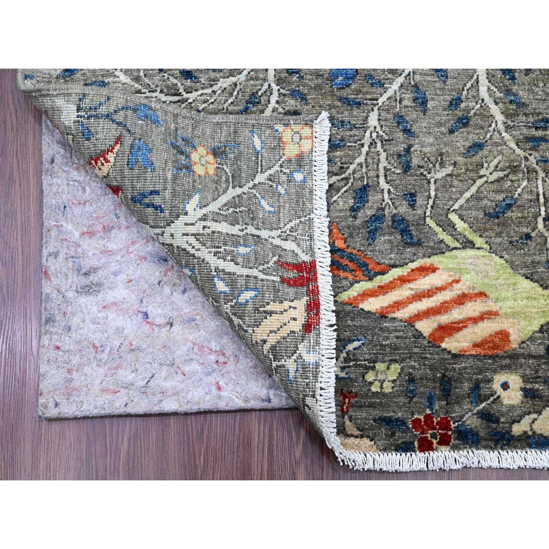 Nevada Gray, Peshawar afgano con disegno di uccelli del paradiso, annodato a mano, lana morbida e vibrante, tinture naturali, runner largo XL, Tappeto orientale
Materiali primari: Lana
Lattice: No Pile 
altezza: 0,25 pollici
Stile: Di