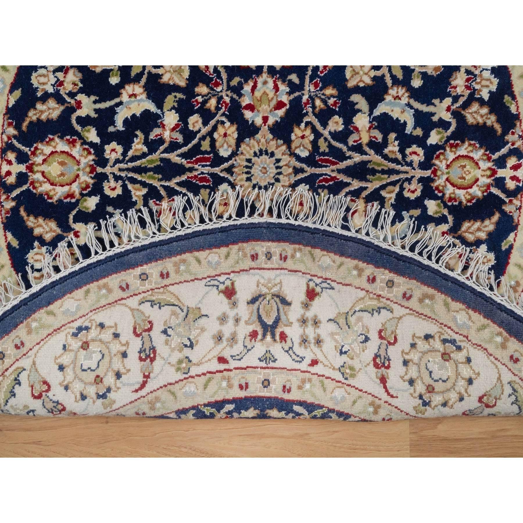 Indiano Tappeto rotondo annodato a mano 4'x4' blu notte in lana e seta Nain All Over Design in vendita