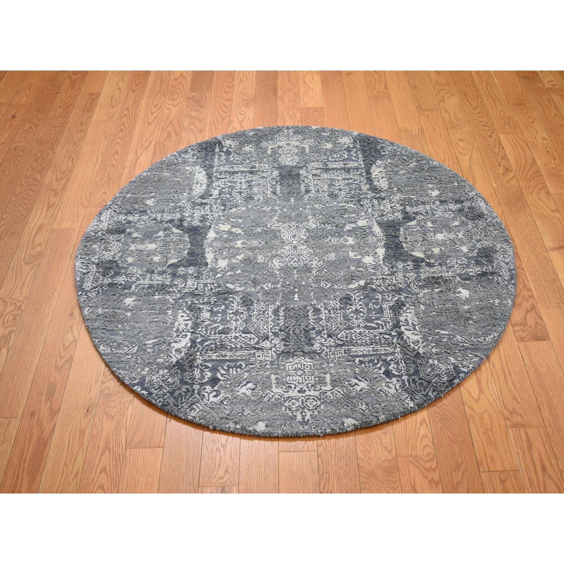 Médiéval 4'x4' Round Gray Wool and Pure Silk Jewellery Design Hand Knotsted Rug (tapis noué à la main) en vente