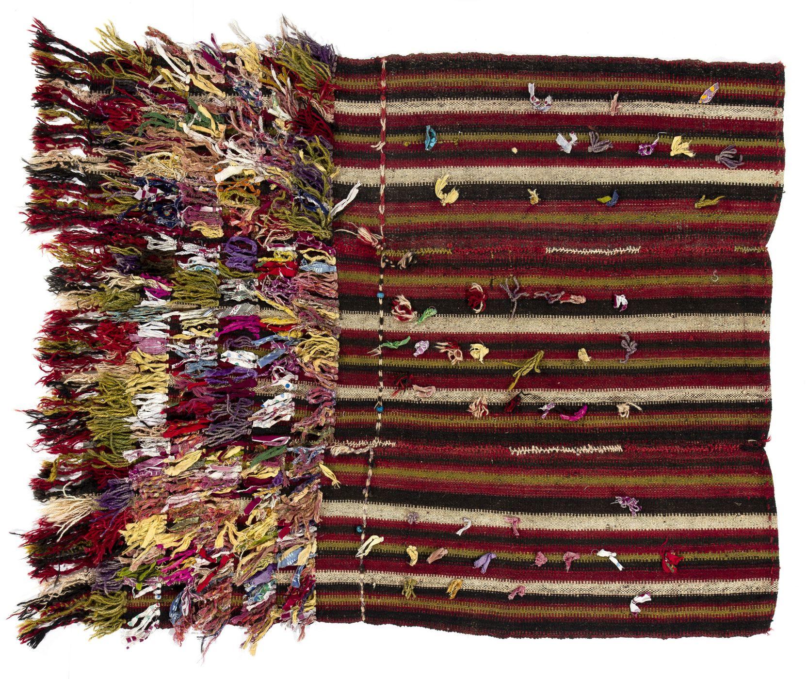 Tessuto a mano Kilim tribale in lana curda tessuto a mano. Tappeto a trama piatta 4' x 4'8'' o appeso a parete in vendita