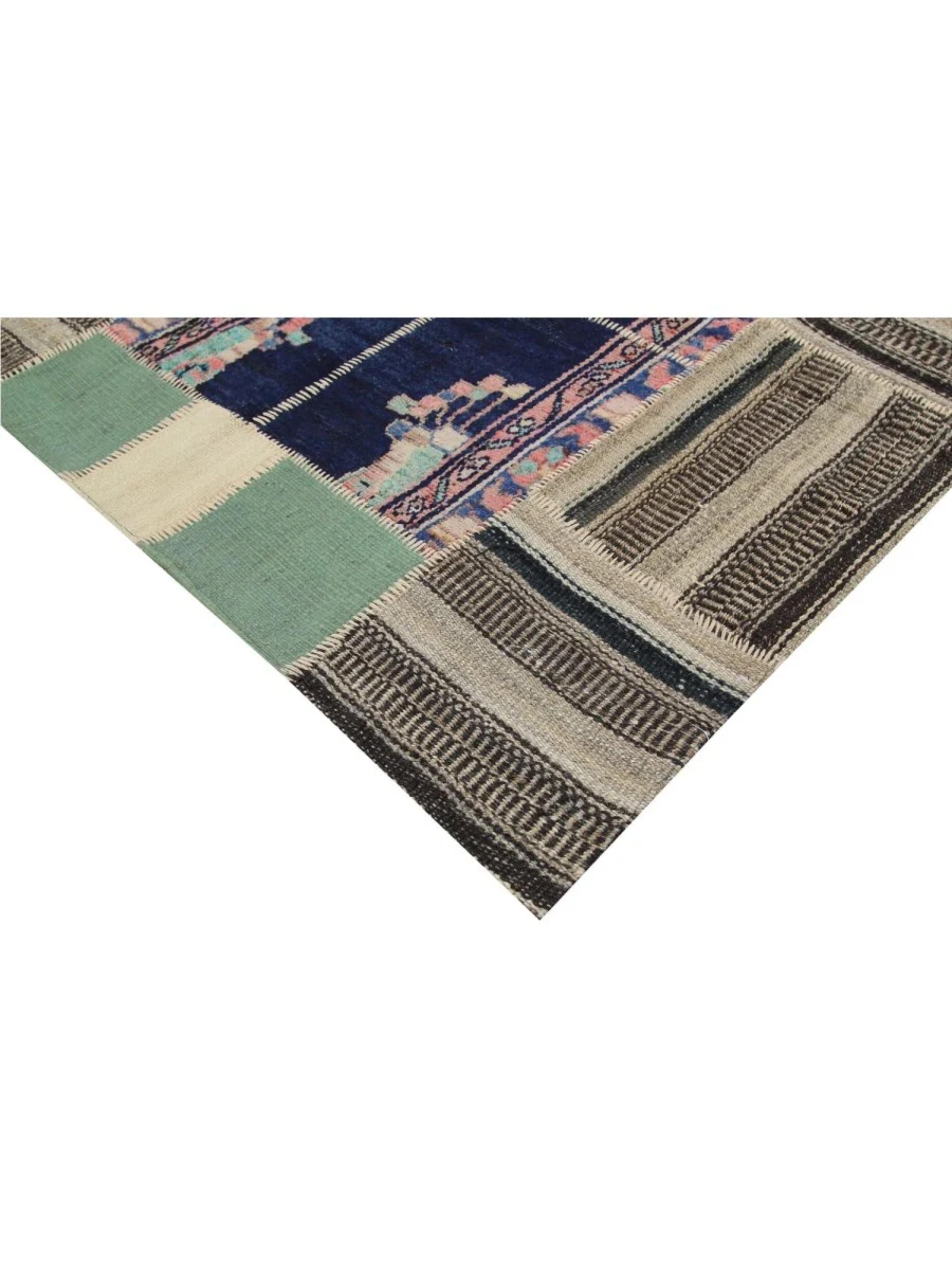 4x5 Hand-Knotted Vintage Kilim Patchwork Area Rug In Good Condition For Sale In Dallas, TX