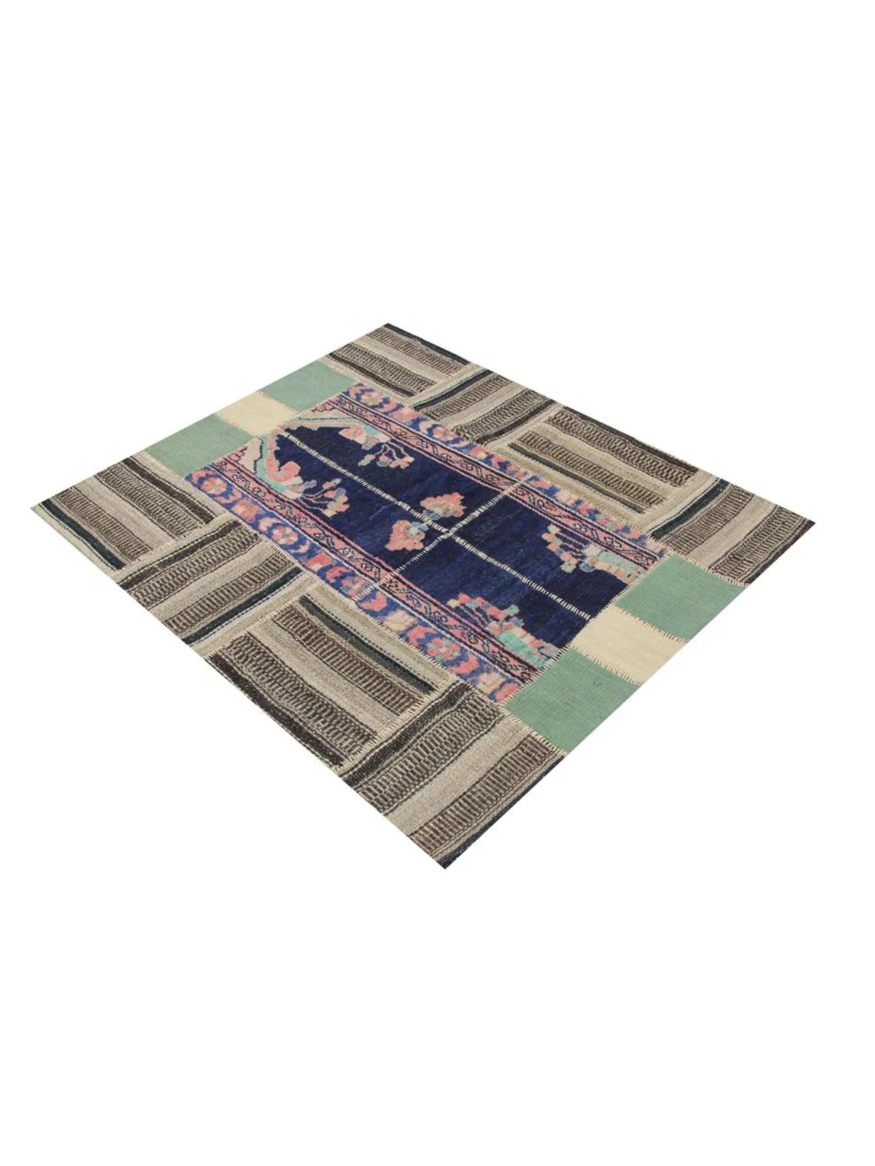 Late 20th Century 4x5 Hand-Knotted Vintage Kilim Patchwork Area Rug For Sale