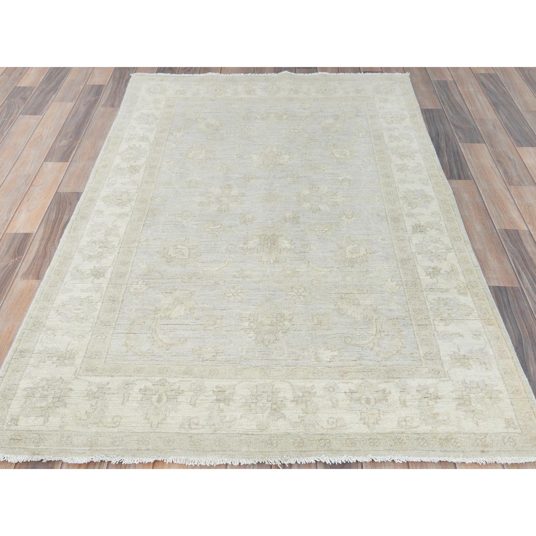 White Dove, Organic Wool, noué à la main, Afghan Stone Washed Peshawar, tapis d'Orient
Matières premières : Laine
Latex : Pas de poils 
hauteur : 0,25 pouces
Style : Transitionnel
Couleur primaire : Ivoire
Couleurs secondaires : Marron
Modèle :