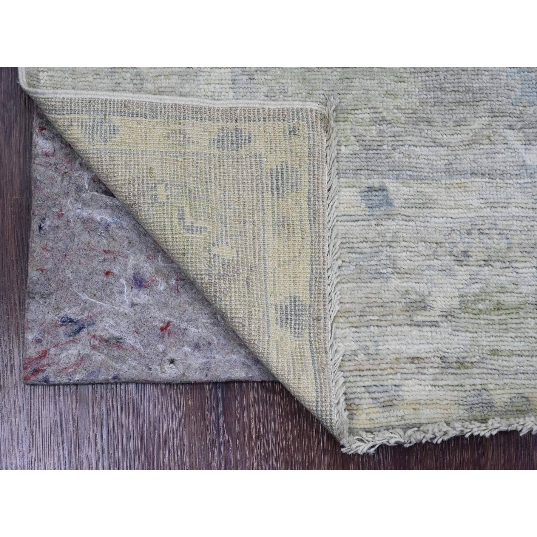 Sonic Gray, Tappeto afgano d'angora Oushak annodato a mano con motivi floreali, tinture naturali, 100% lana, tappeto orientale
Materiali primari: Lana
Lattice: No Pile 
altezza: 0,25 pollici
Stile: Di transizione
Colore primario: Grigio
Colori