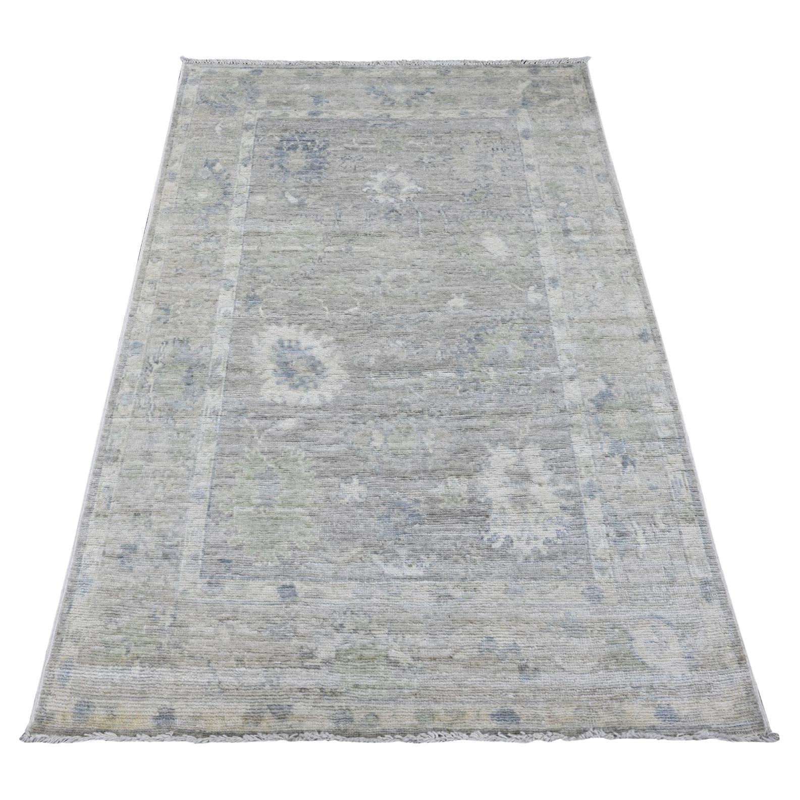 Tappeto orientale Sonic Gray annodato a mano in angora afghana Oushak di pura lana 4'x5'10" in vendita
