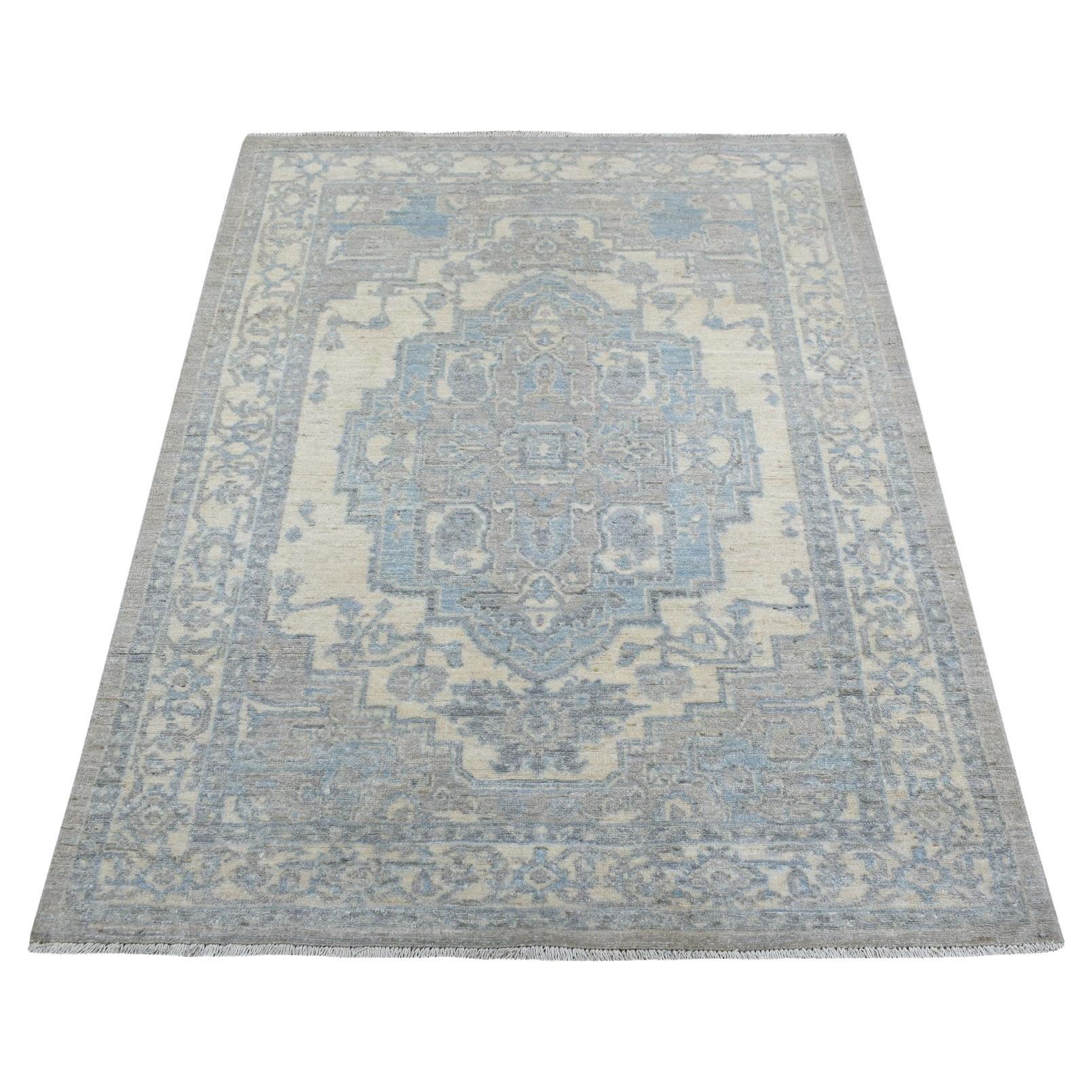 Tapis noué à la main 4'x5'3" Beige Stone Wash Peshawar with Geometric Medallion en vente