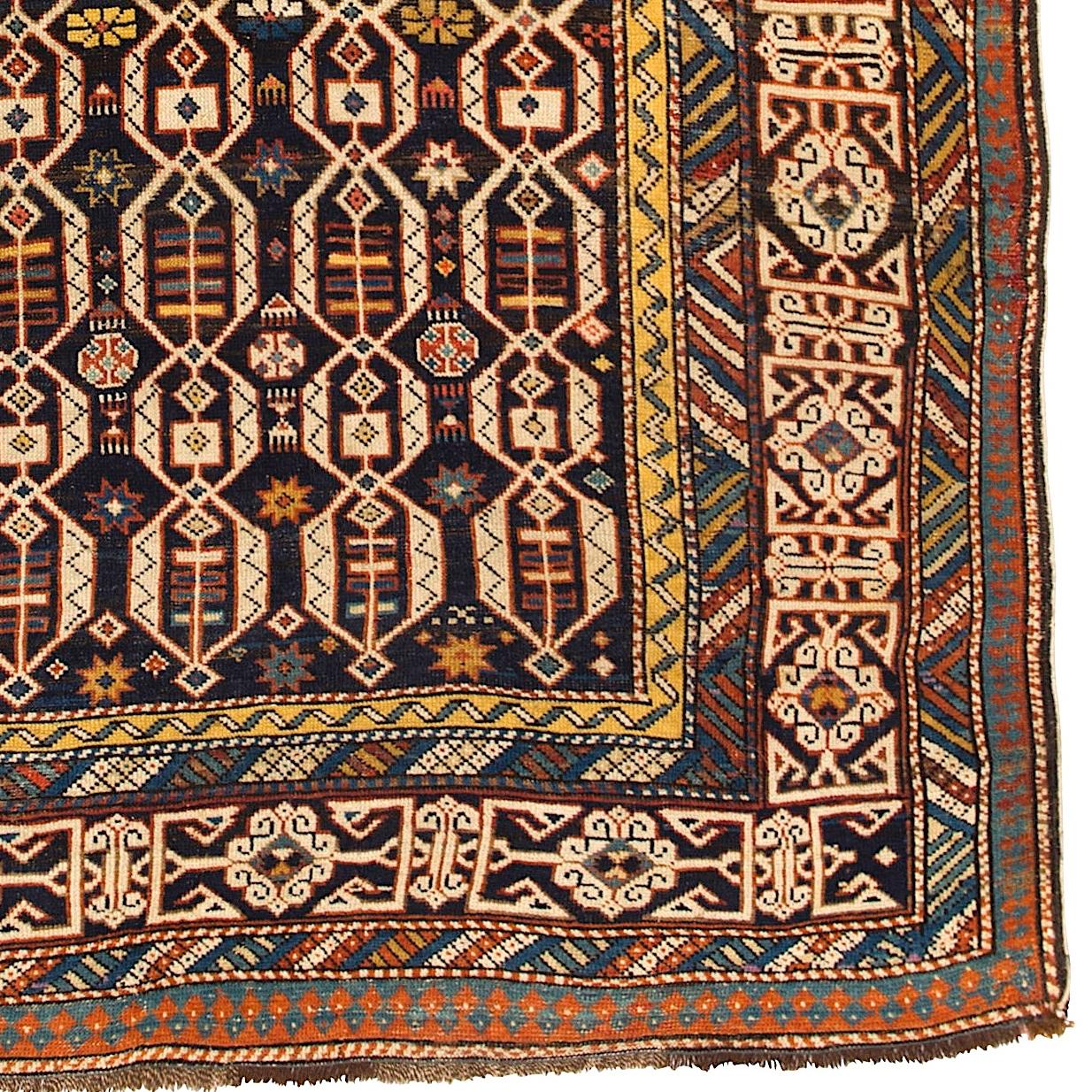 Noué à la main Rare tapis caucasien ancien Kuba Shirvan de 4x5,4 pieds, vers 1880 en vente