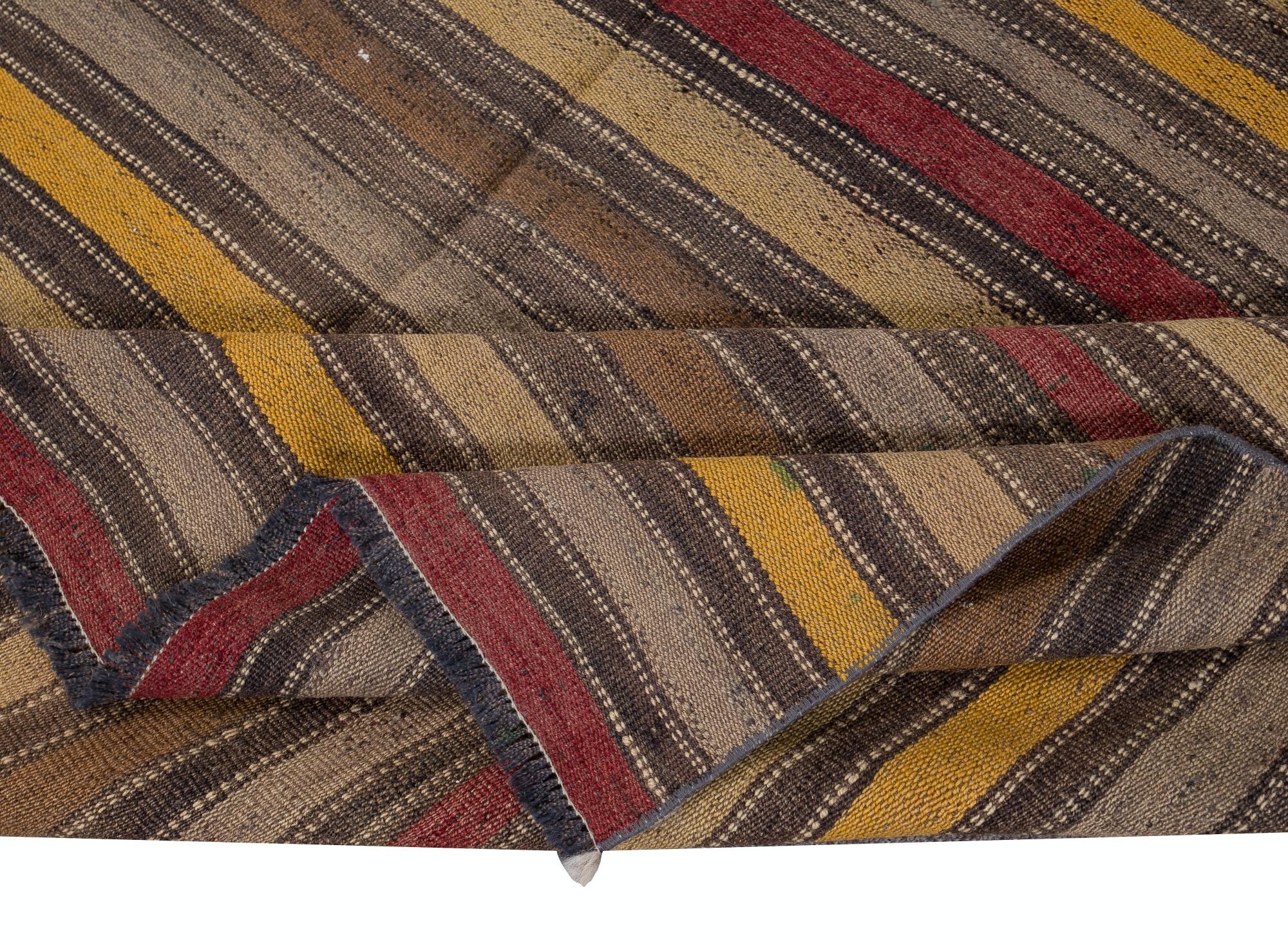 4x5.5 Ft Bunte handgewebte anatolische Kilim, Flachgewebe Vintage Teppich, 100% Wolle (Kelim) im Angebot