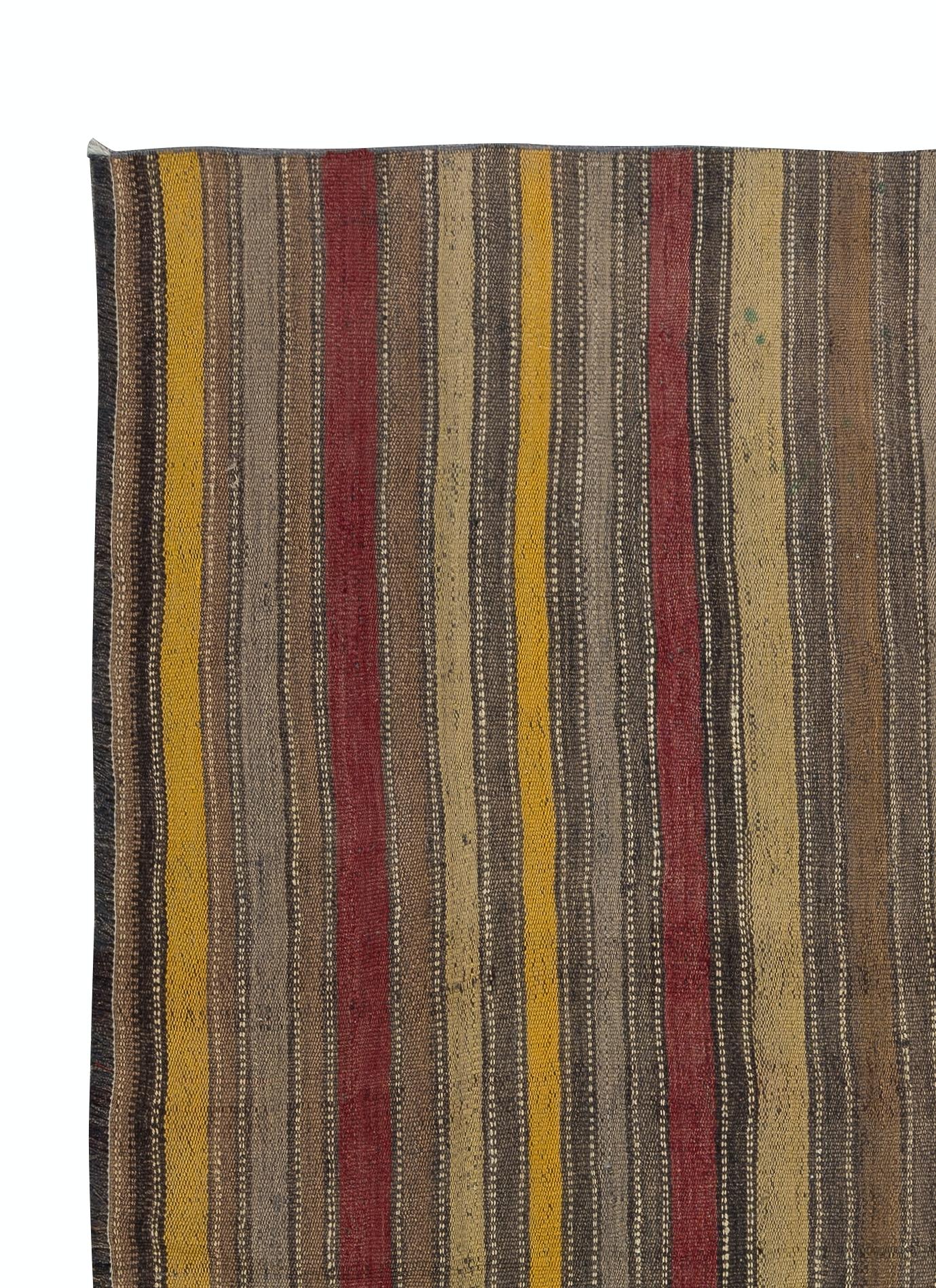 4x5.5 Ft Bunte handgewebte anatolische Kilim, Flachgewebe Vintage Teppich, 100% Wolle (Handgewebt) im Angebot