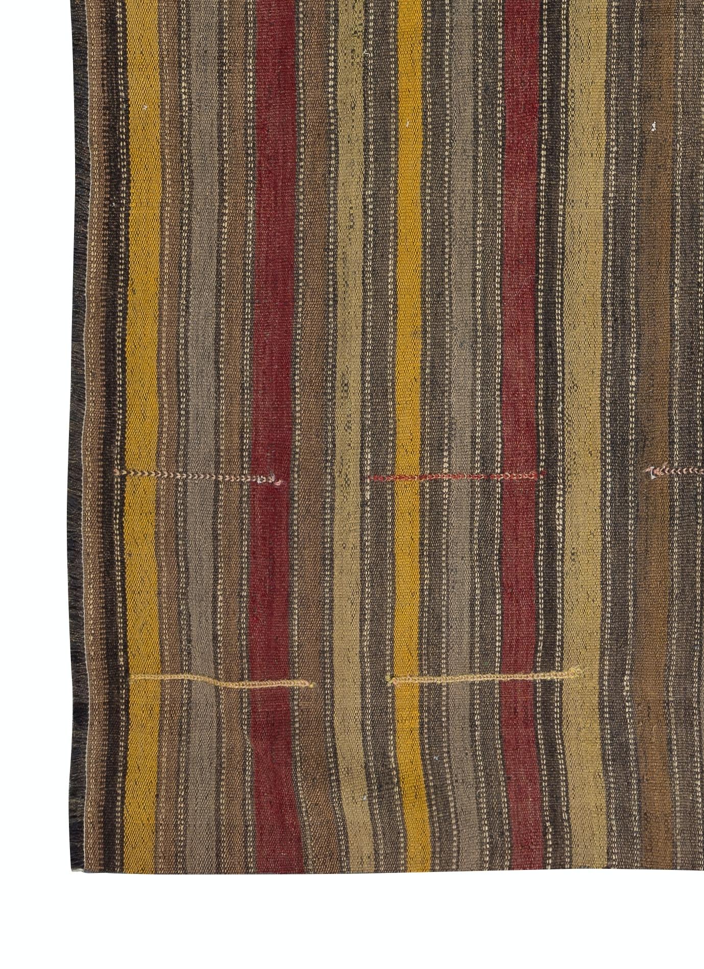 4x5.5 Ft Bunte handgewebte anatolische Kilim, Flachgewebe Vintage Teppich, 100% Wolle im Zustand „Gut“ im Angebot in Spring Valley, NY