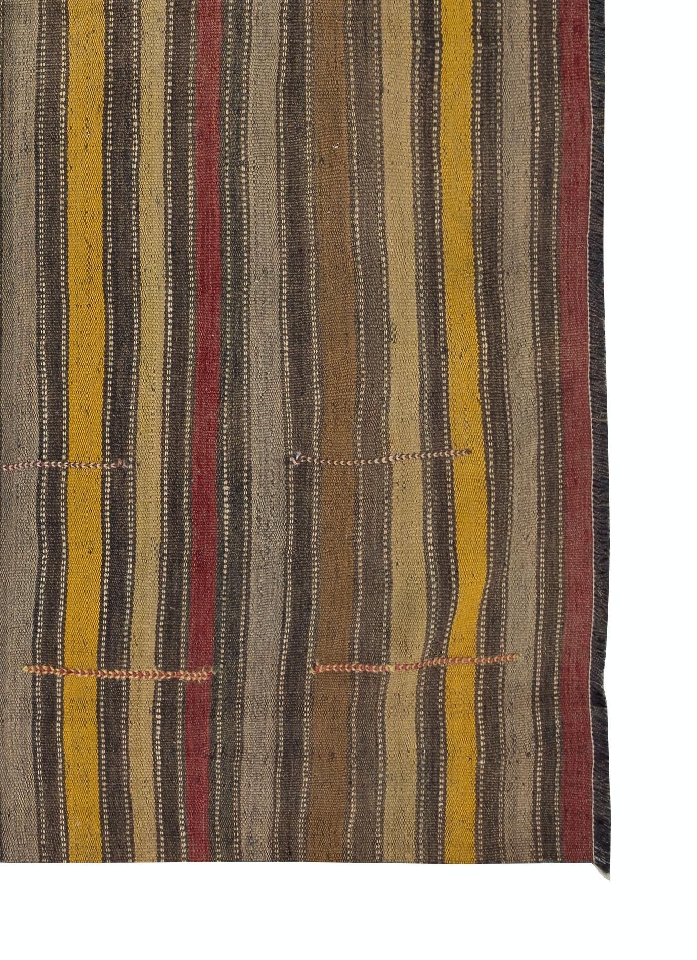 4x5.5 Ft Bunte handgewebte anatolische Kilim, Flachgewebe Vintage Teppich, 100% Wolle (20. Jahrhundert) im Angebot