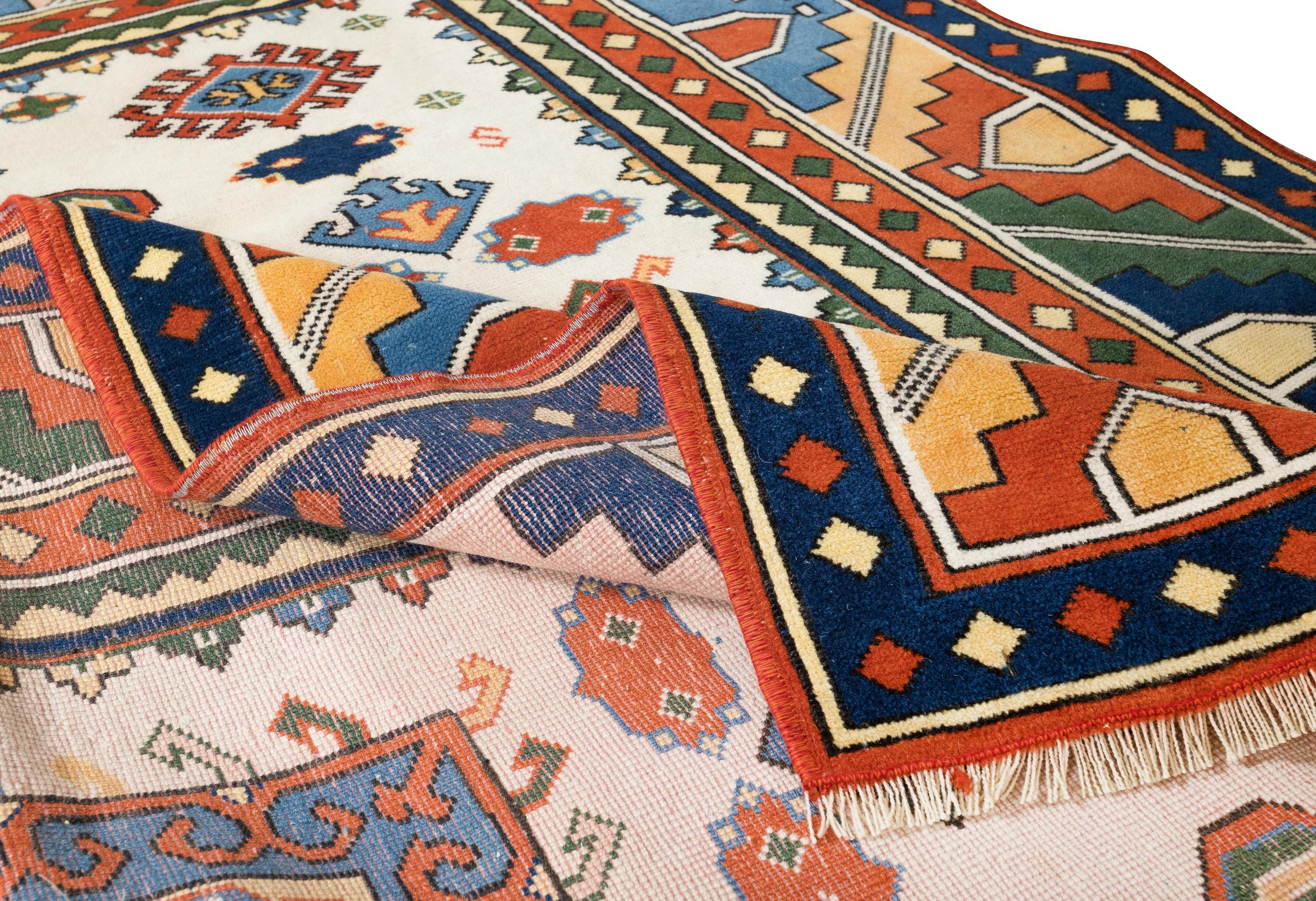 Bohème 4x5.6 Ft Colorful Accent Rug, Vintage Turkish Carpet, Handmade Floor Covering (tapis turc vintage, revêtement de sol fait à la main) en vente