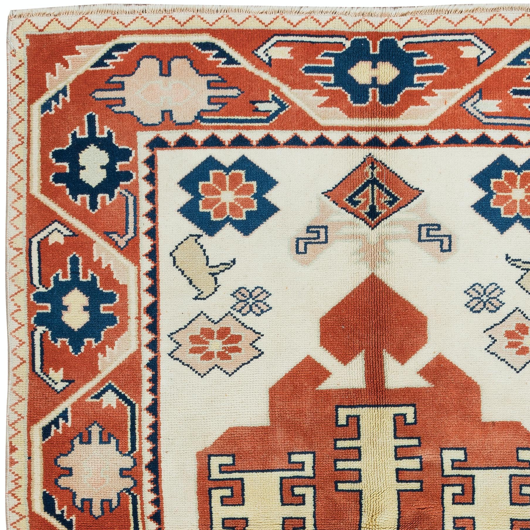 Tappeto turco geometrico moderno fatto a mano 4x5.6 Ft nei colori crema, rosso e blu In condizioni ottime in vendita a Spring Valley, NY