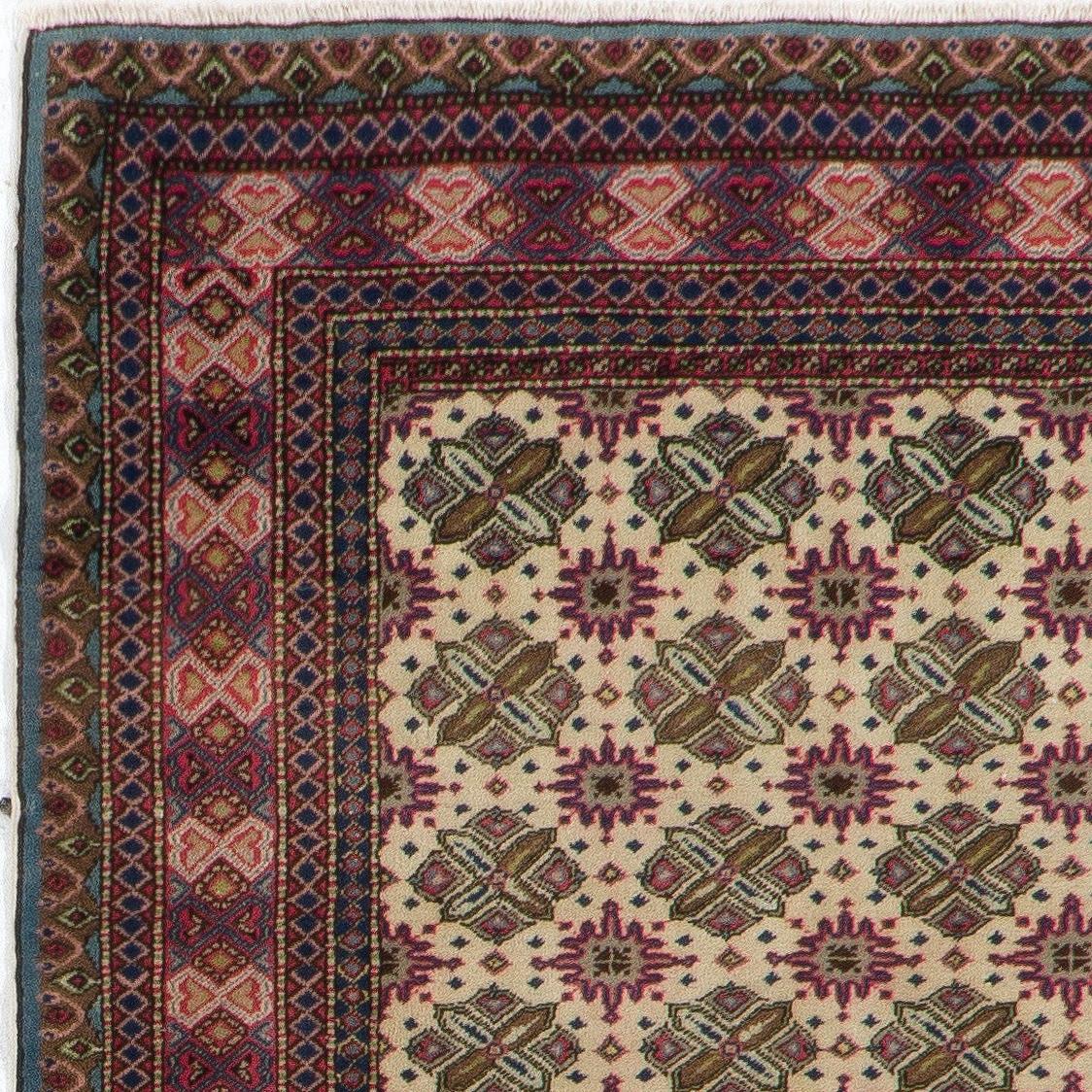 Turco Tappeto Vintage Kyseri fatto a mano 4x5.6 Ft. Tutta lana. Tappeto d'accento unico nel suo genere in vendita