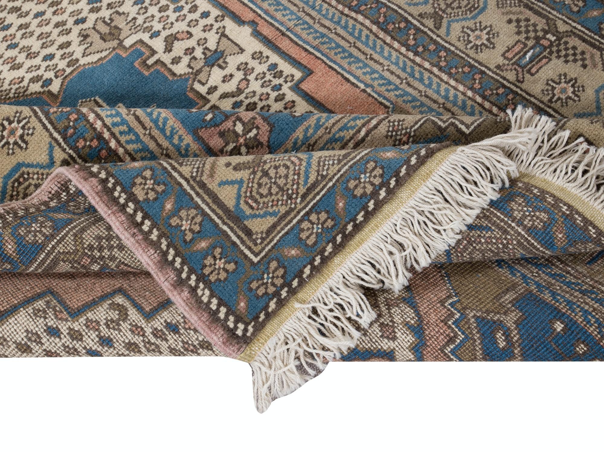 Tribal Tapis vintage turc tribal en laine, tapis oriental fait à la main, 4x5,7 Ft, unique en son genre en vente